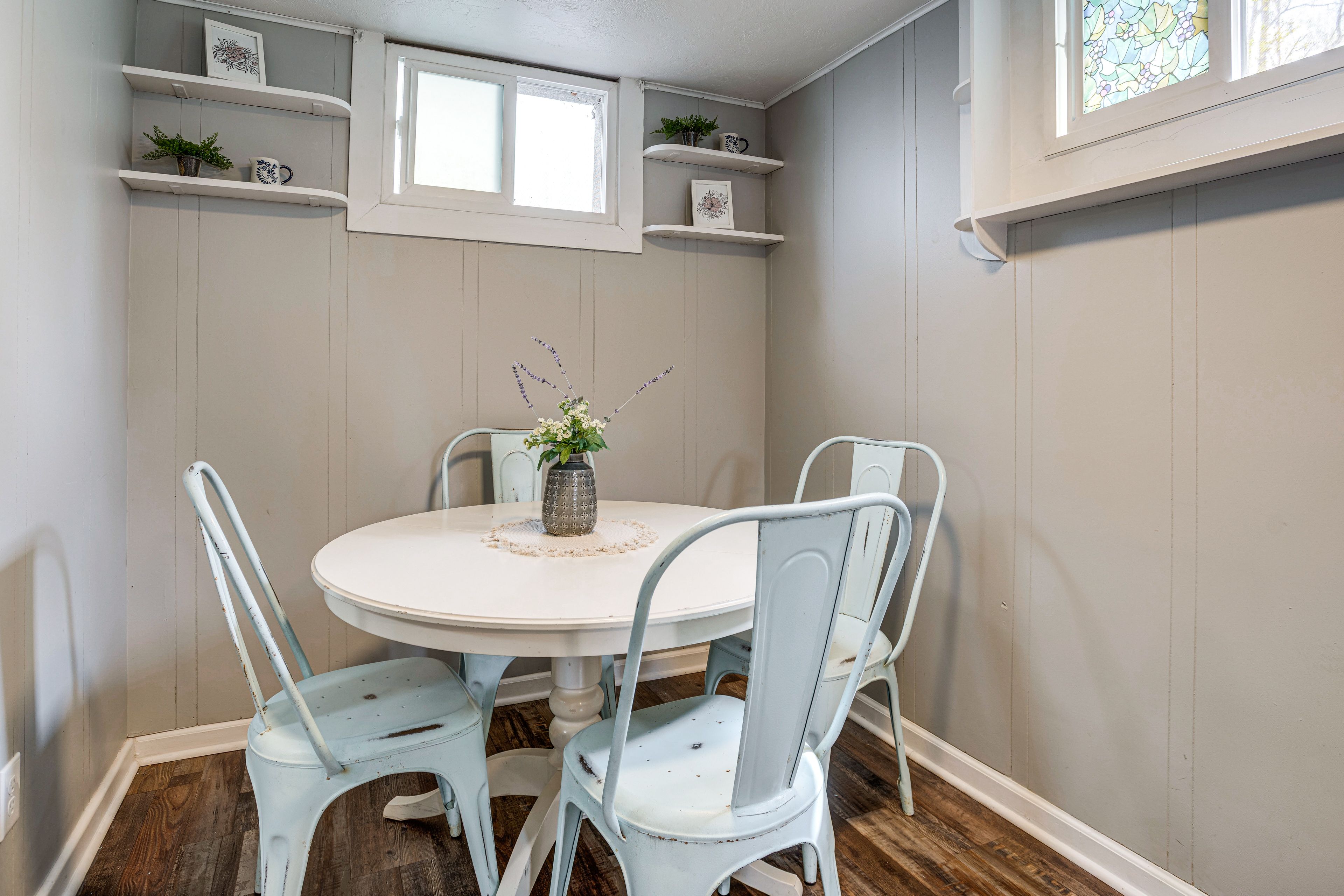 Dining Area | Dishes & Flatware Provided