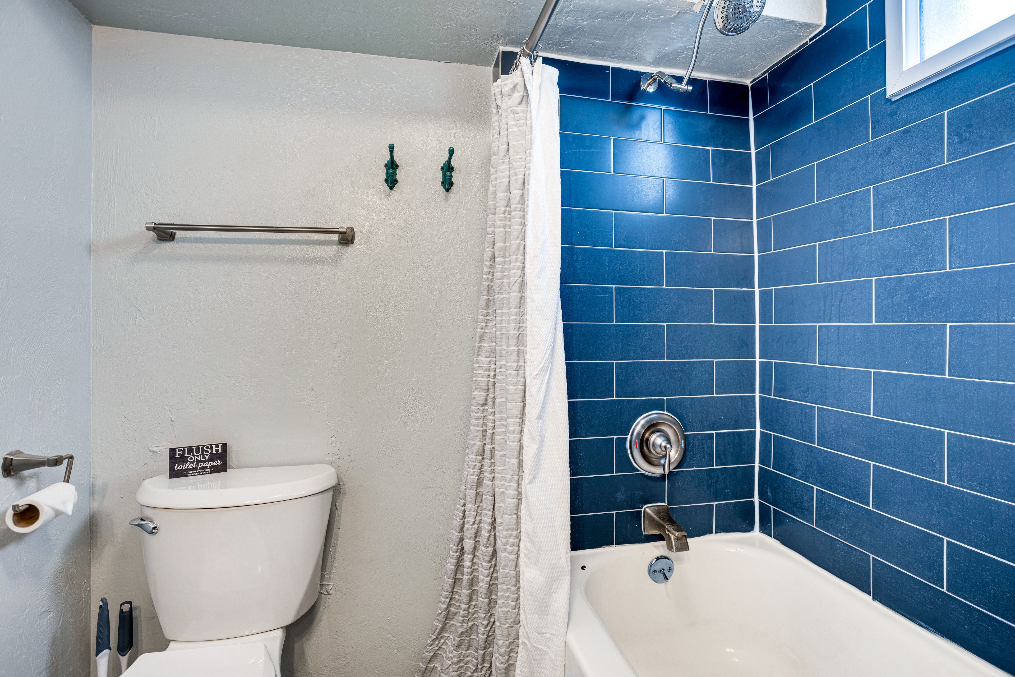 Full Bathroom | Towels & Linens Provided