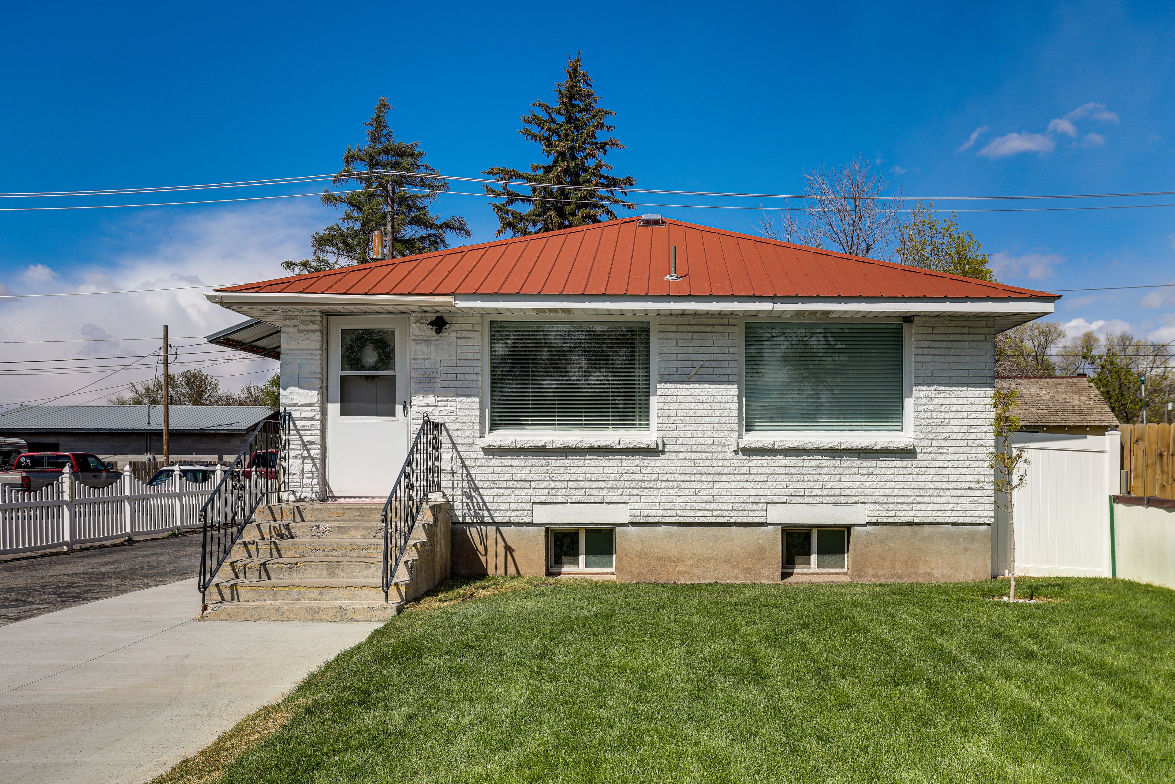 Exterior | Lower-Level Unit | Shared Yard