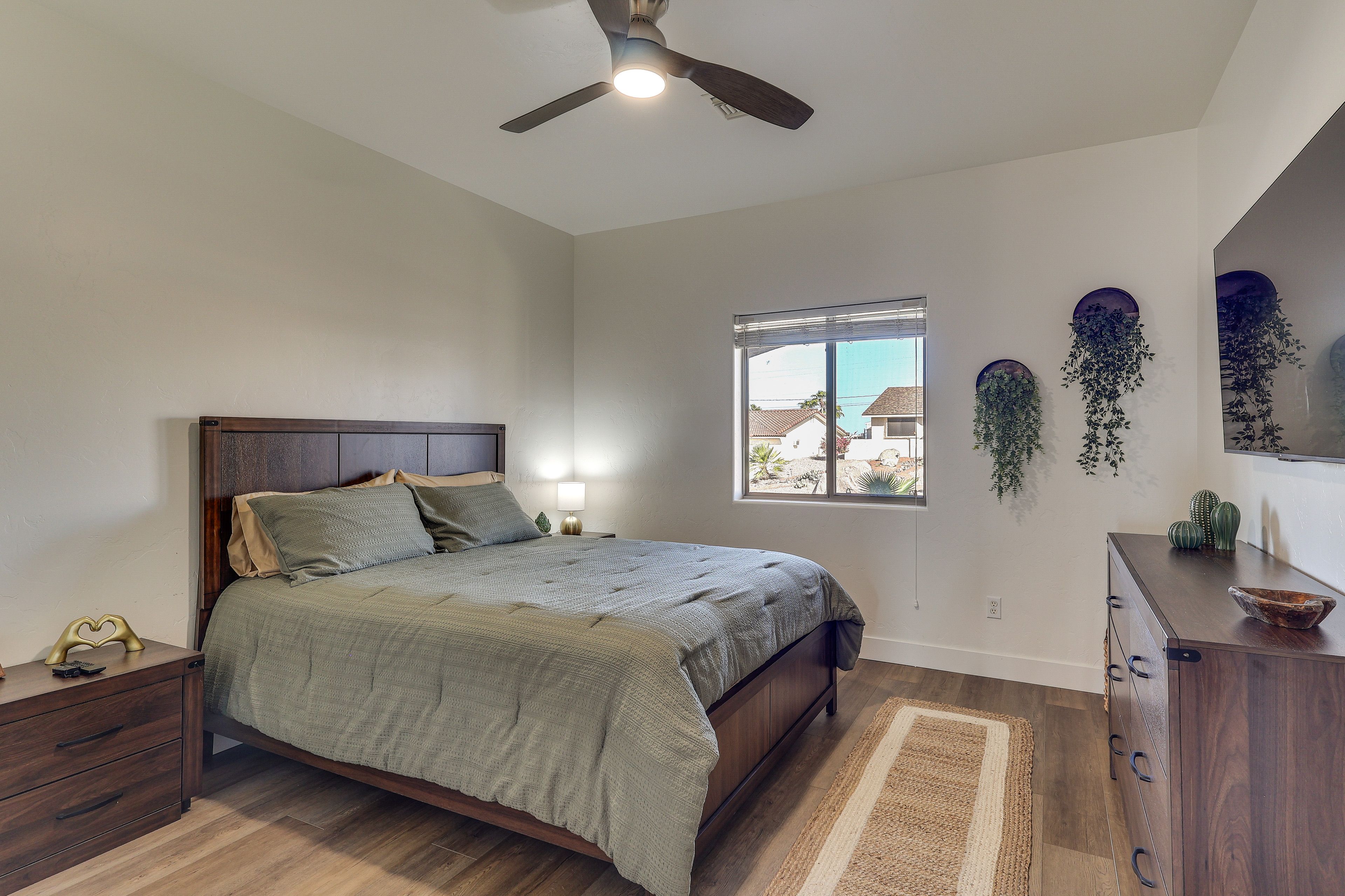 Bedroom 3 | Queen Bed