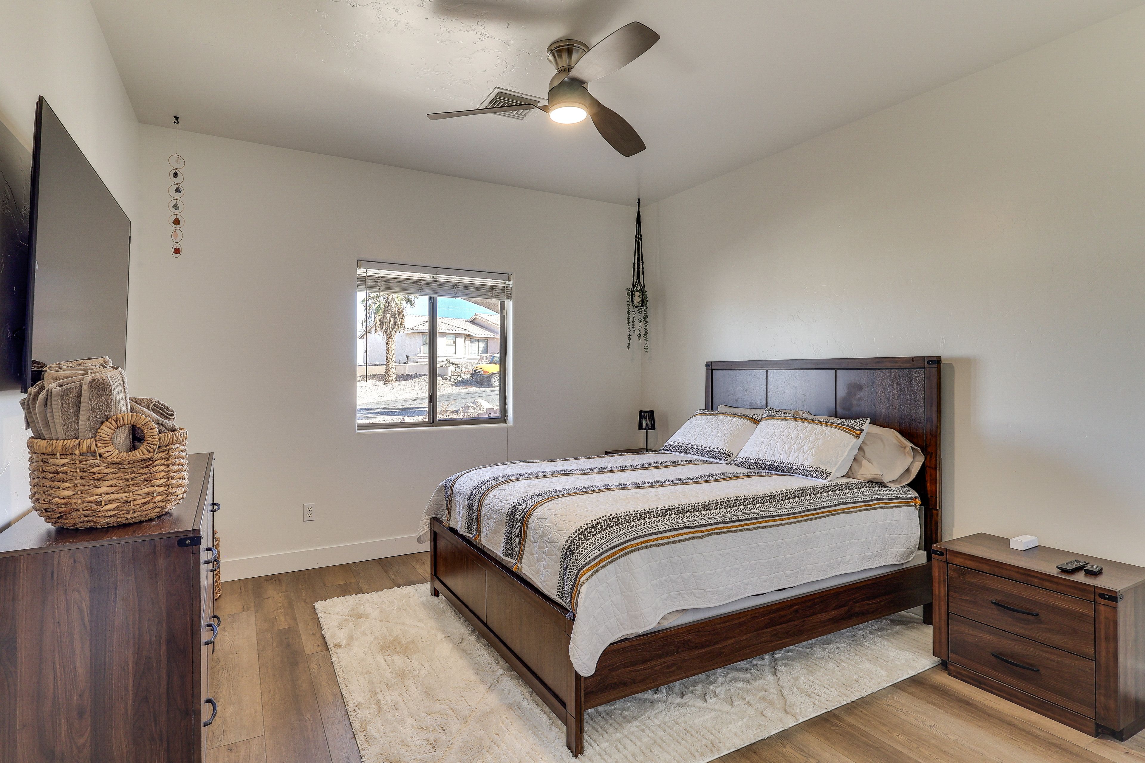 Bedroom 2 | Queen Bed