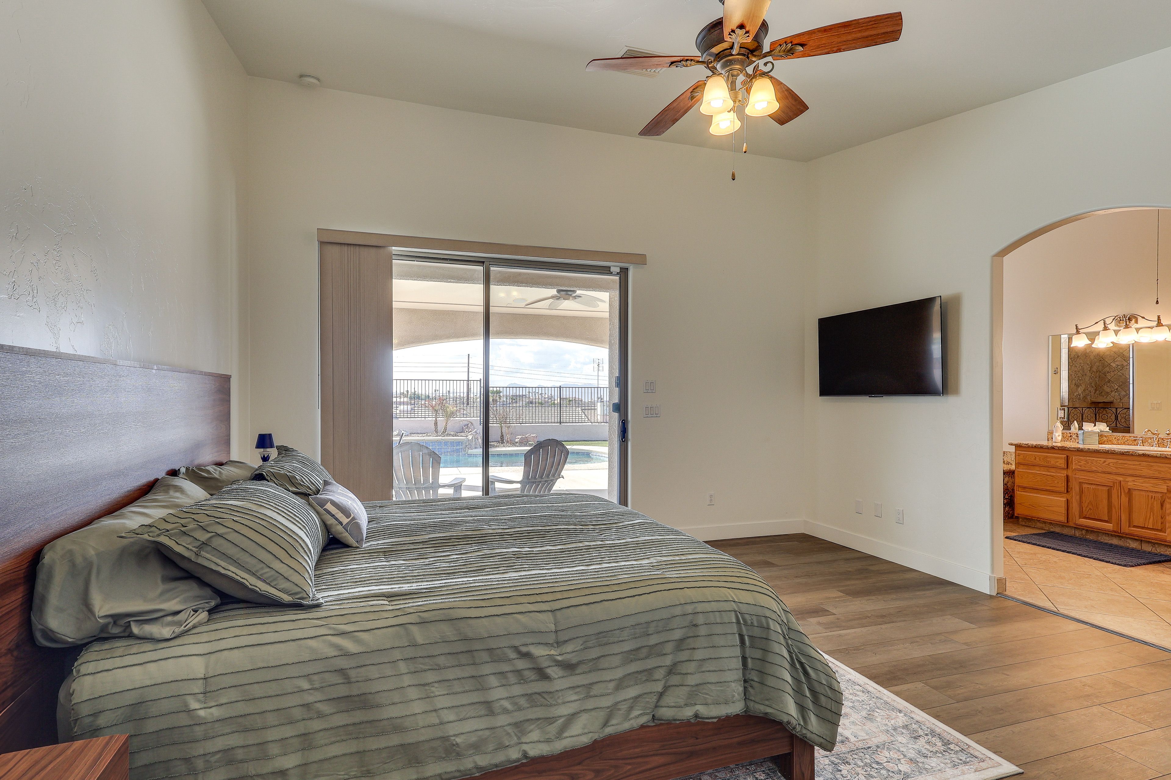 Bedroom 1 | King Bed