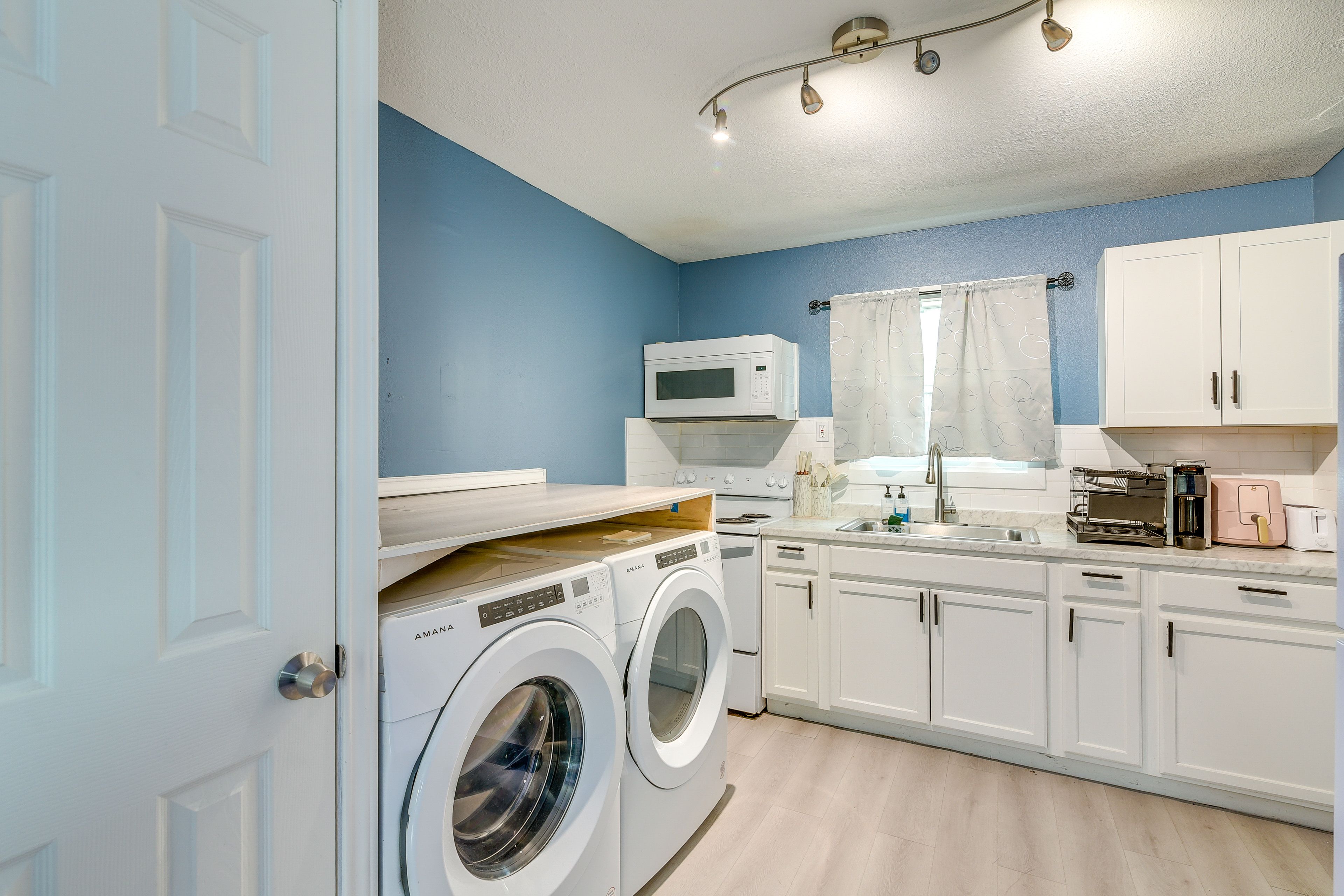 Kitchen | Laundry