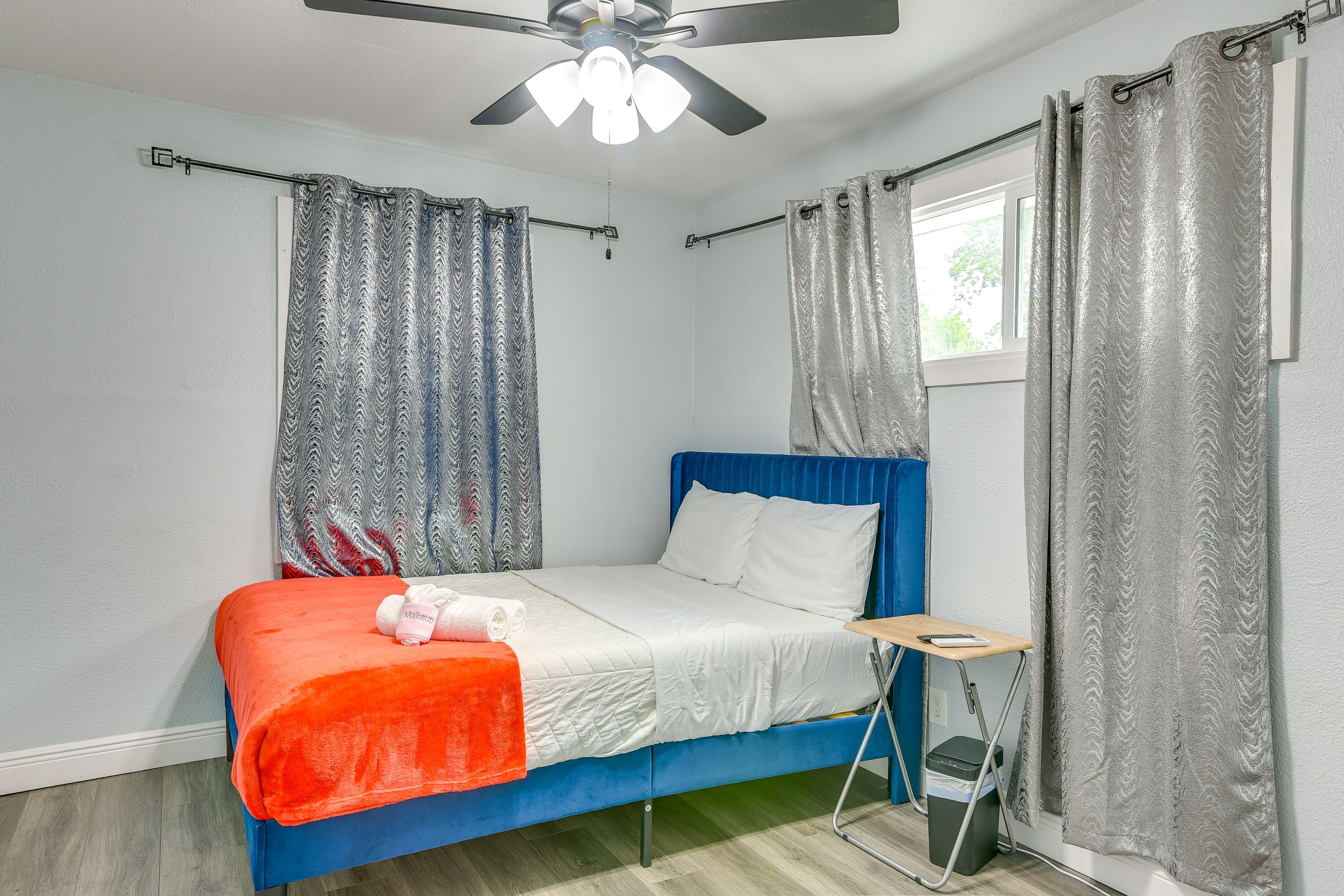 Bedroom 1 | Queen Bed