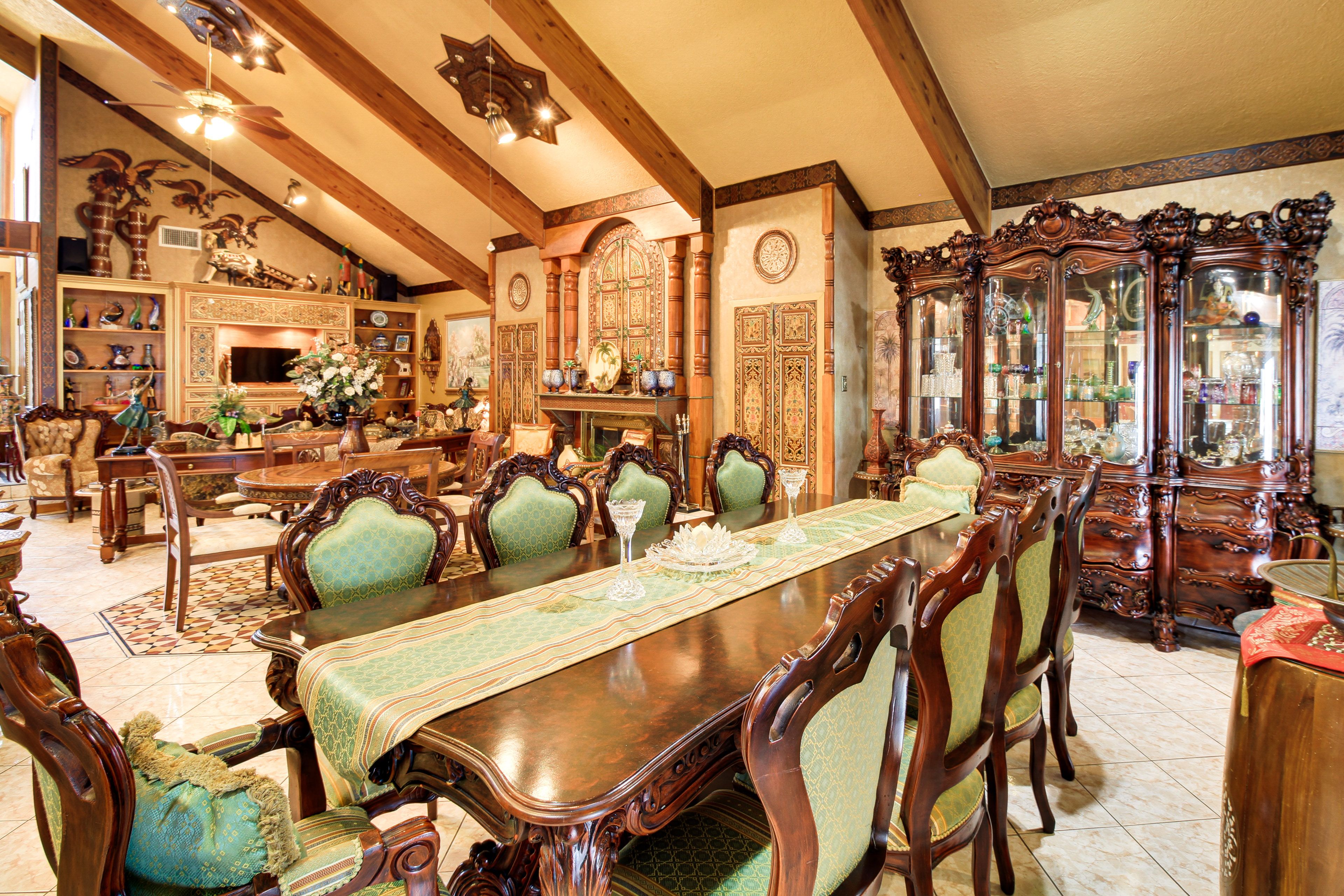 Dining Area | Dishes & Flatware Provided