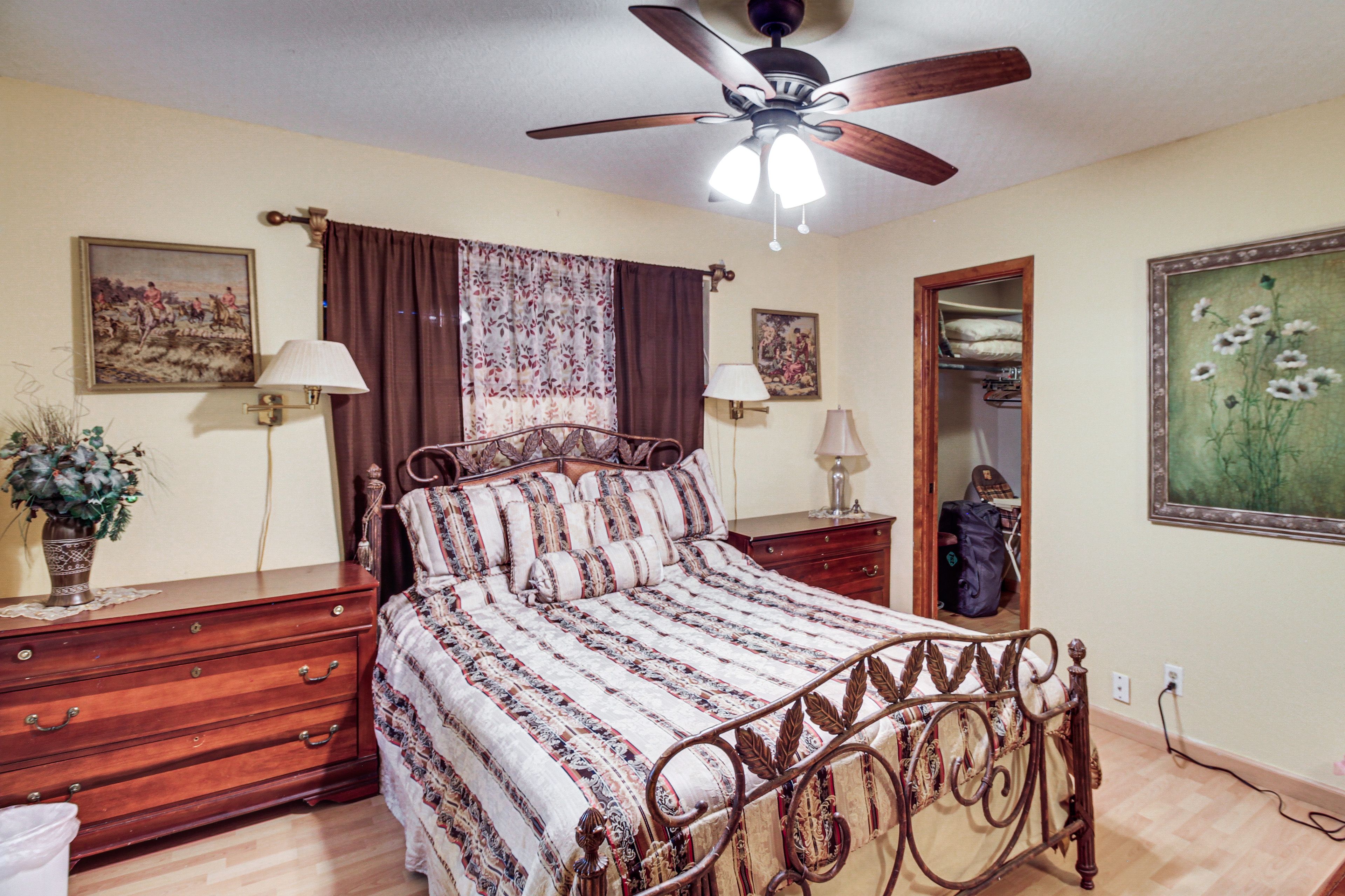 Bedroom 2 | Queen Bed