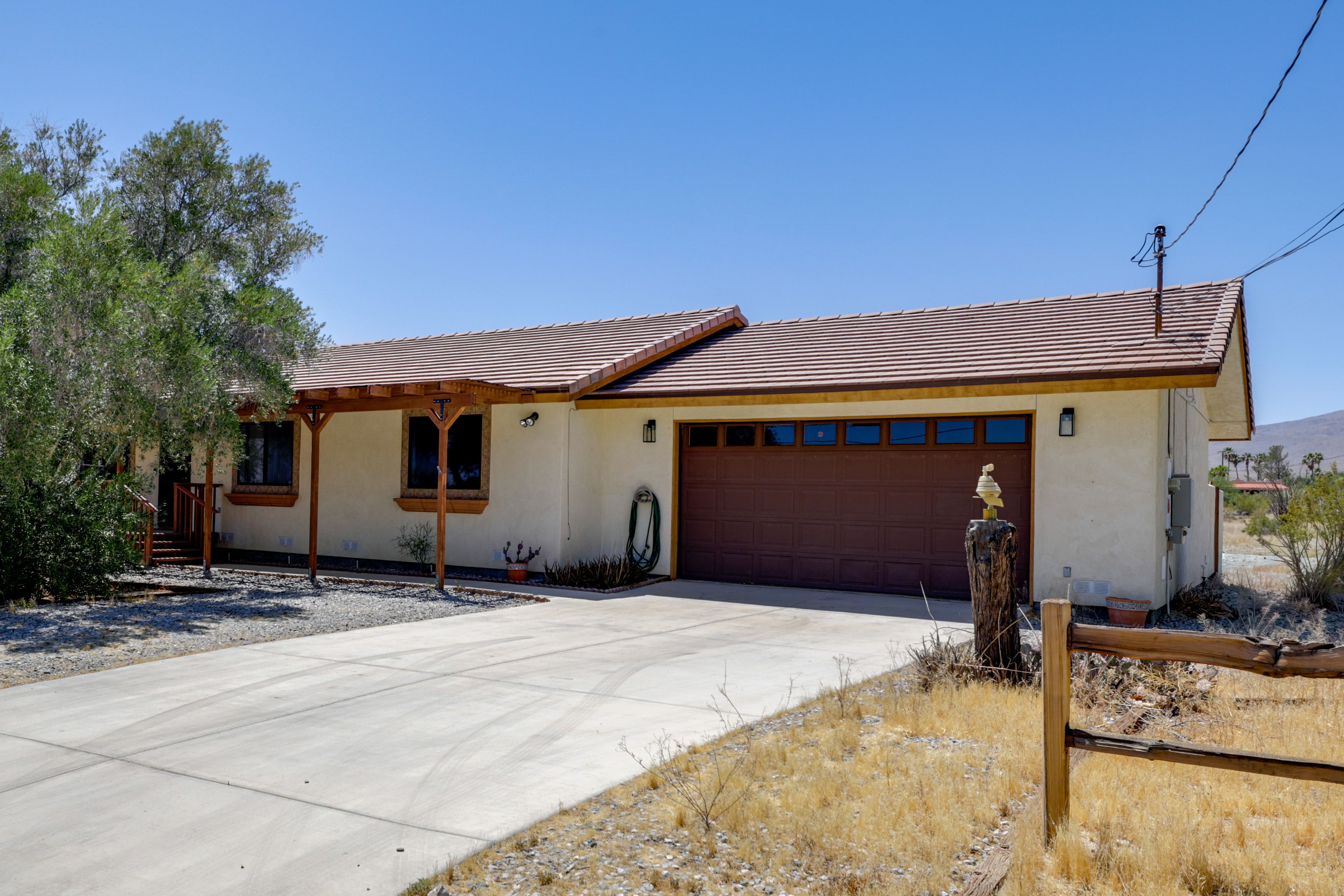 Driveway & Dirt Parking Available