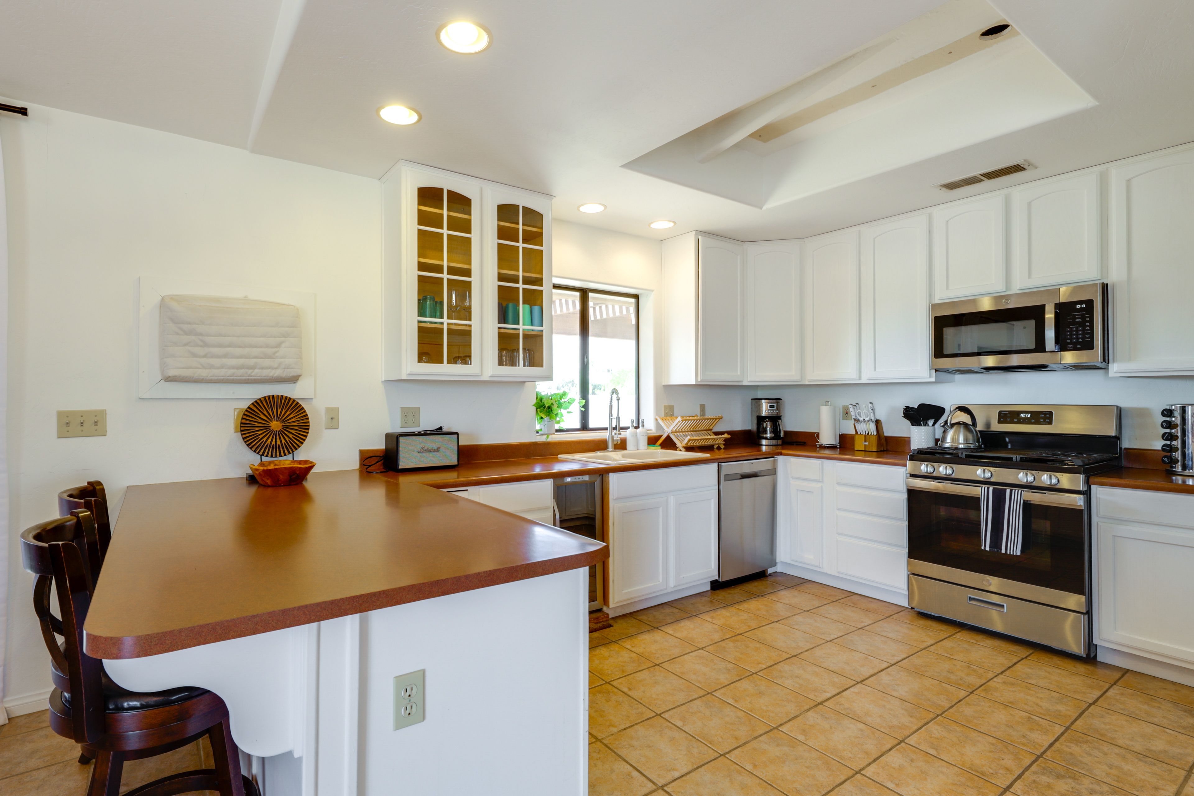 Breakfast Bar | Kitchen