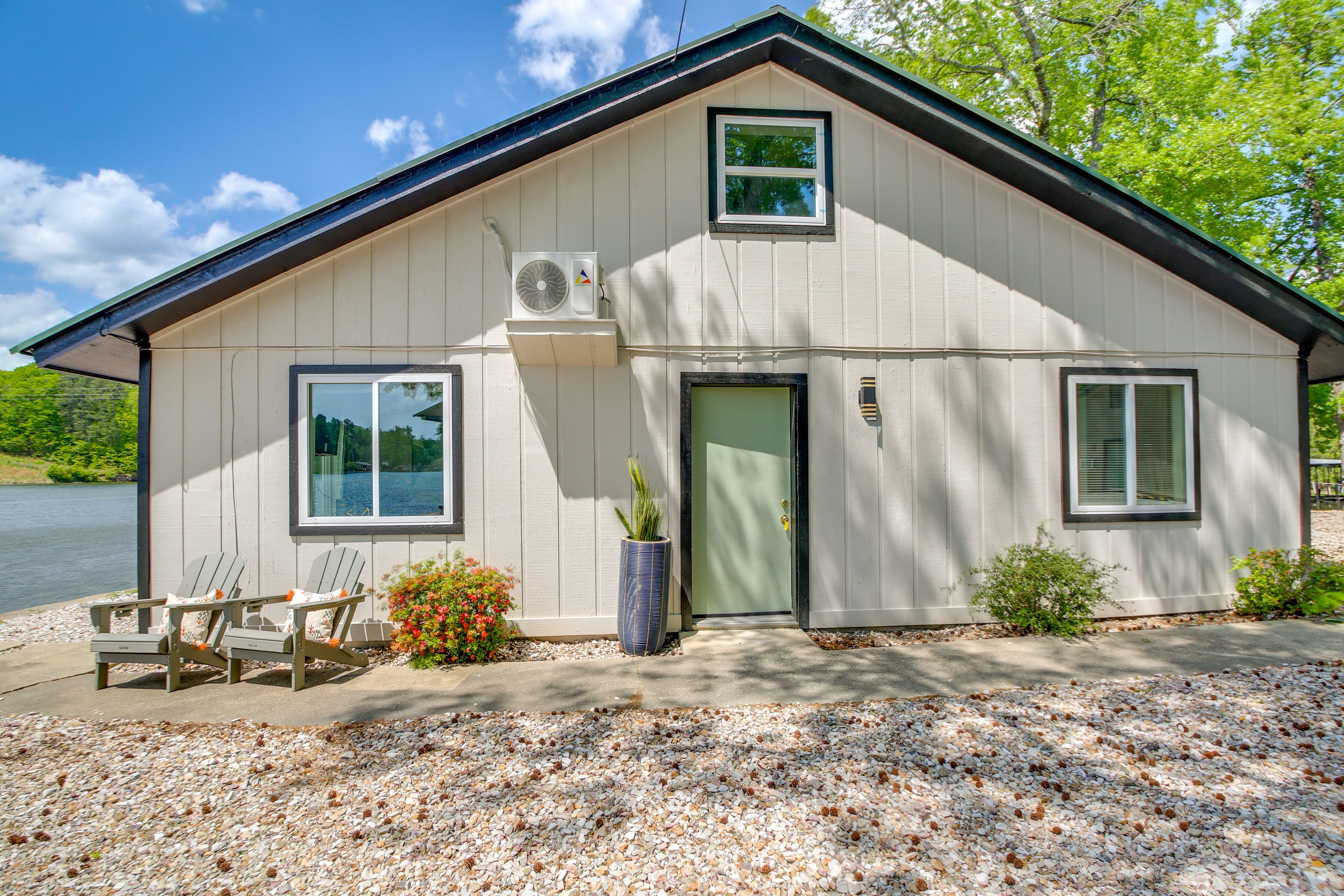 Property Exterior | Ample Parking