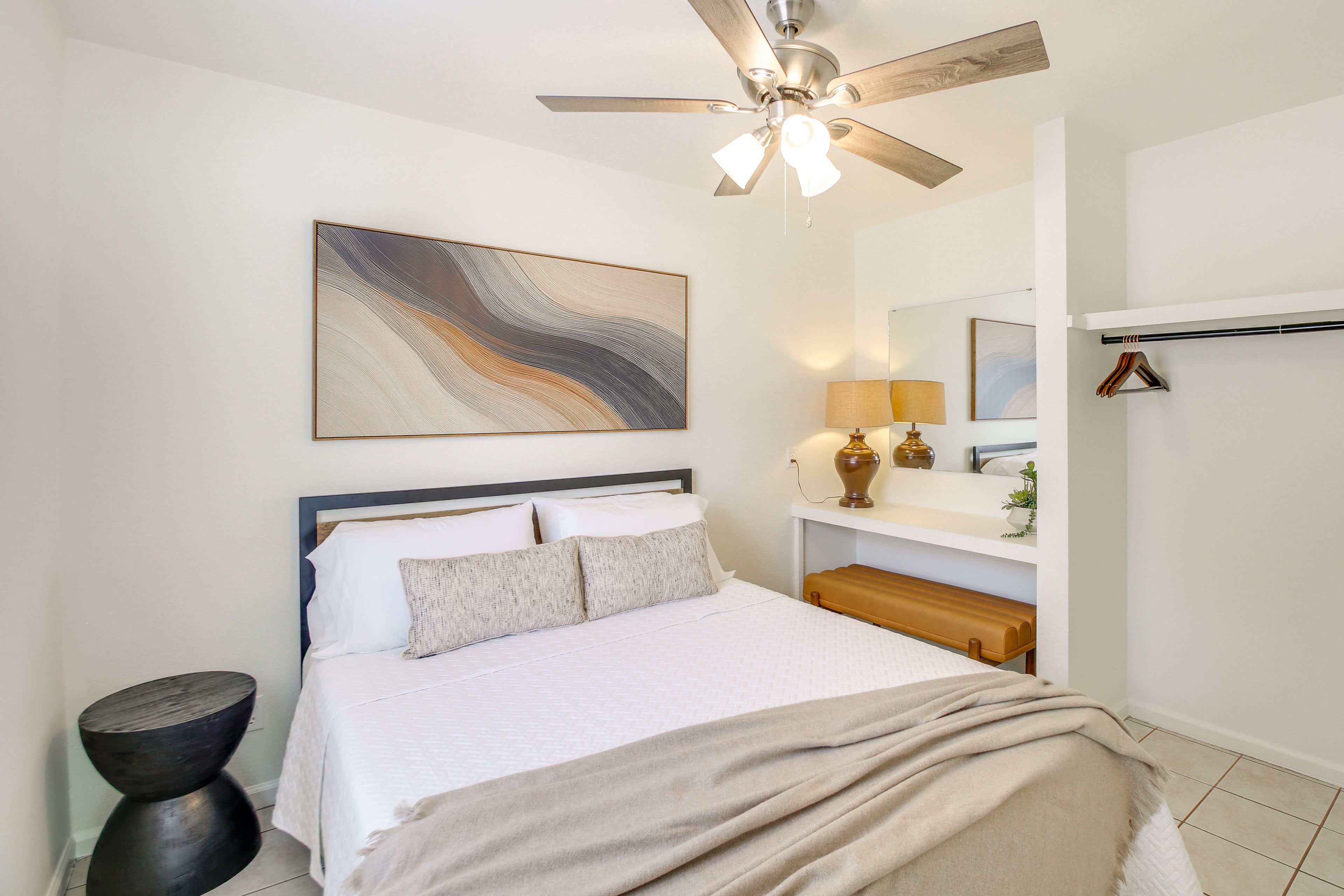Bedroom | Queen Bed