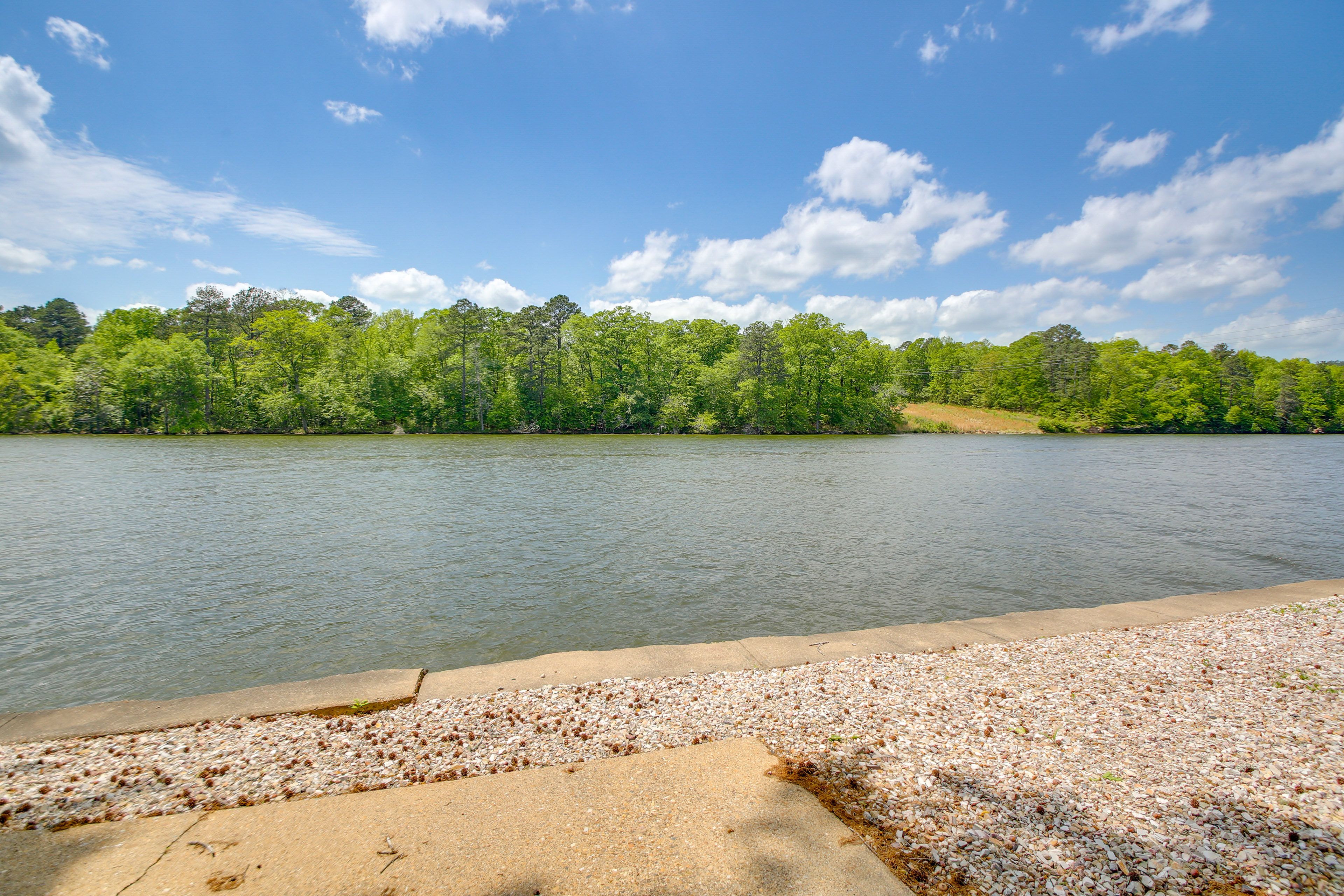 Lakefront Cabin | Ample Parking