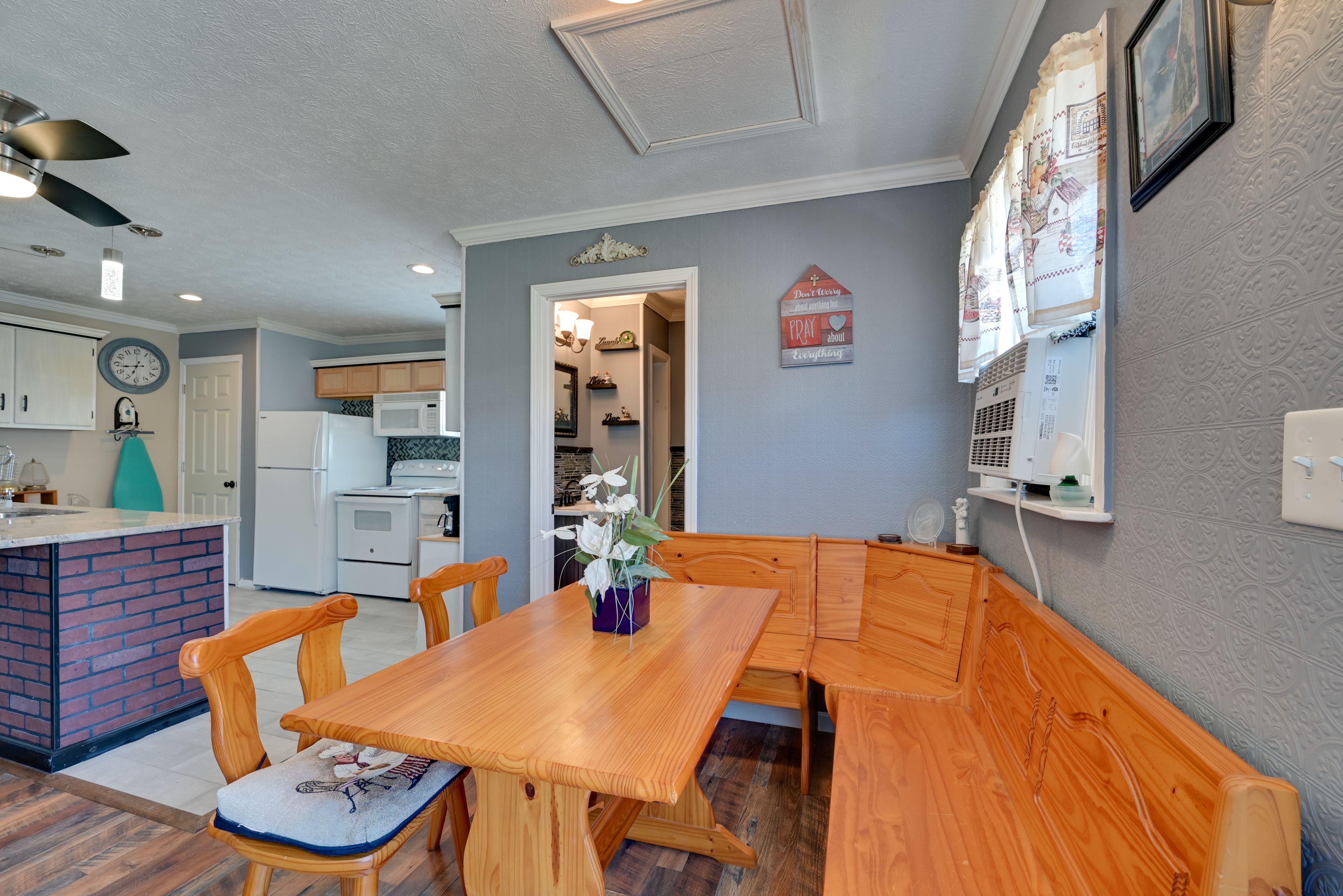 Dining Area | Kitchen
