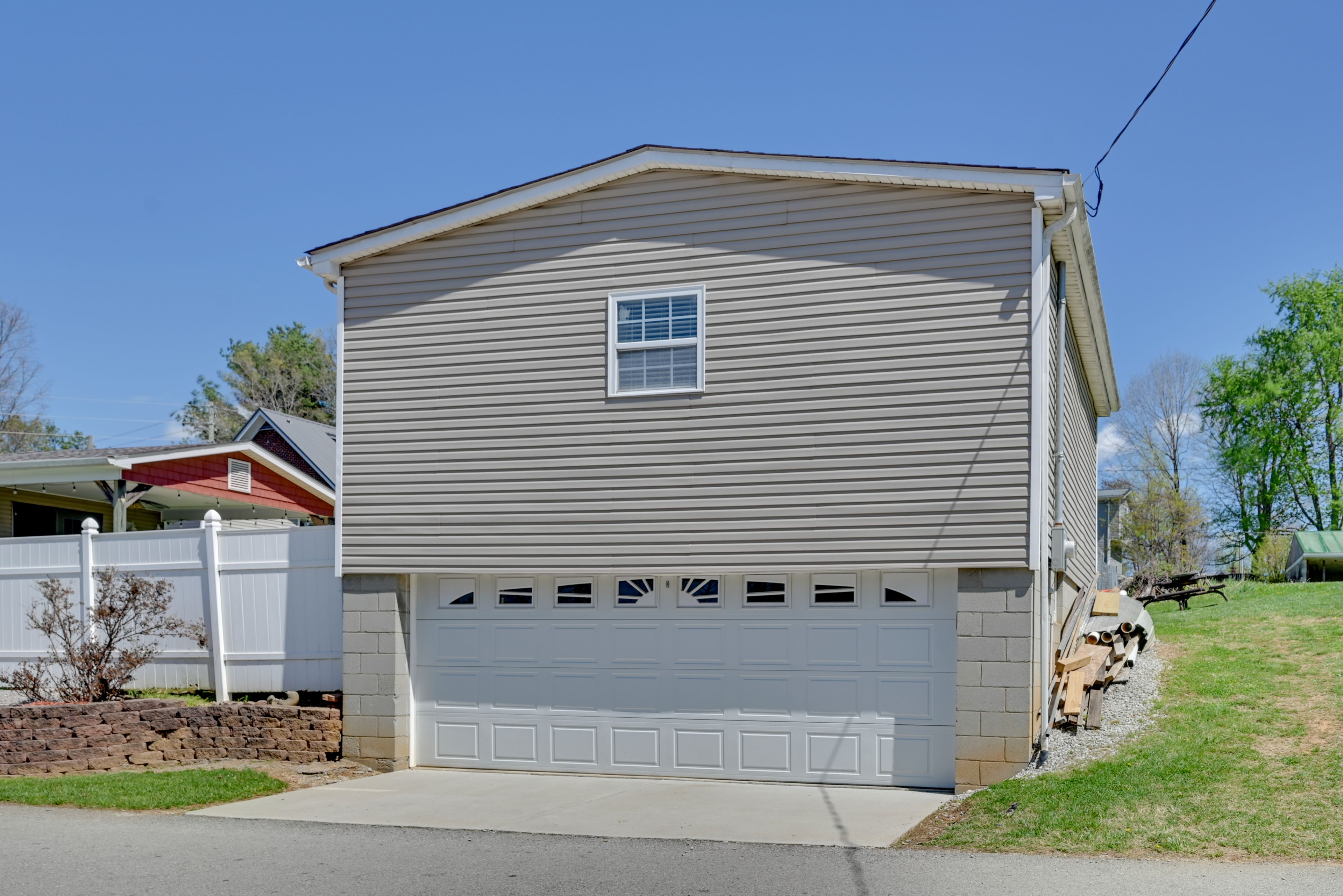 Driveway Parking | 1 Vehicle