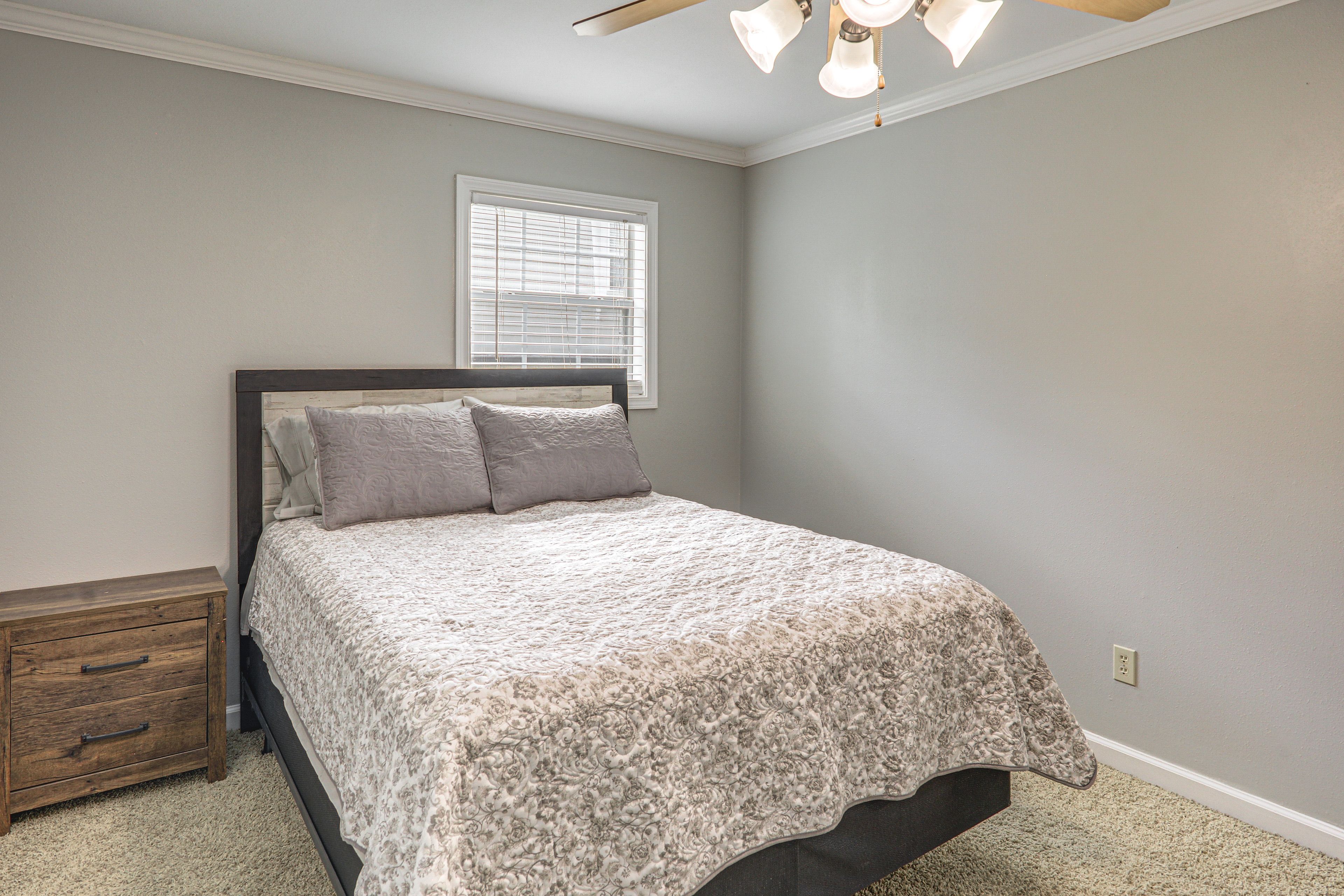 Bedroom 2 | Queen Bed