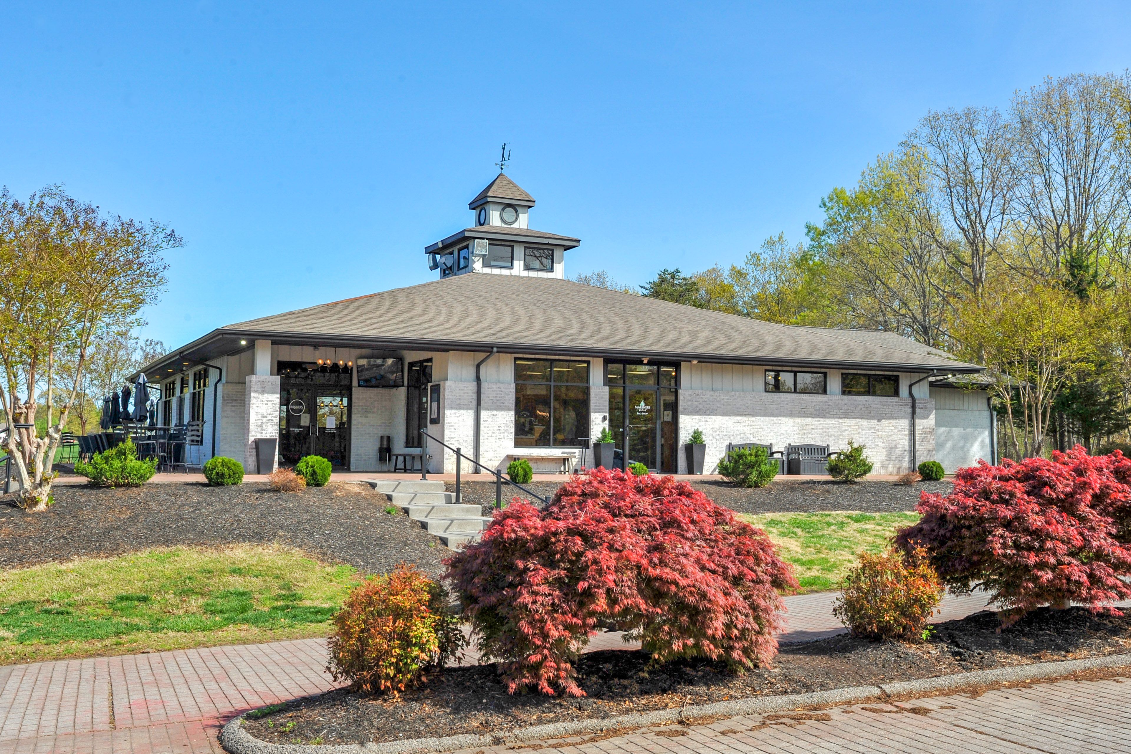 Restaurants & Market On-Site