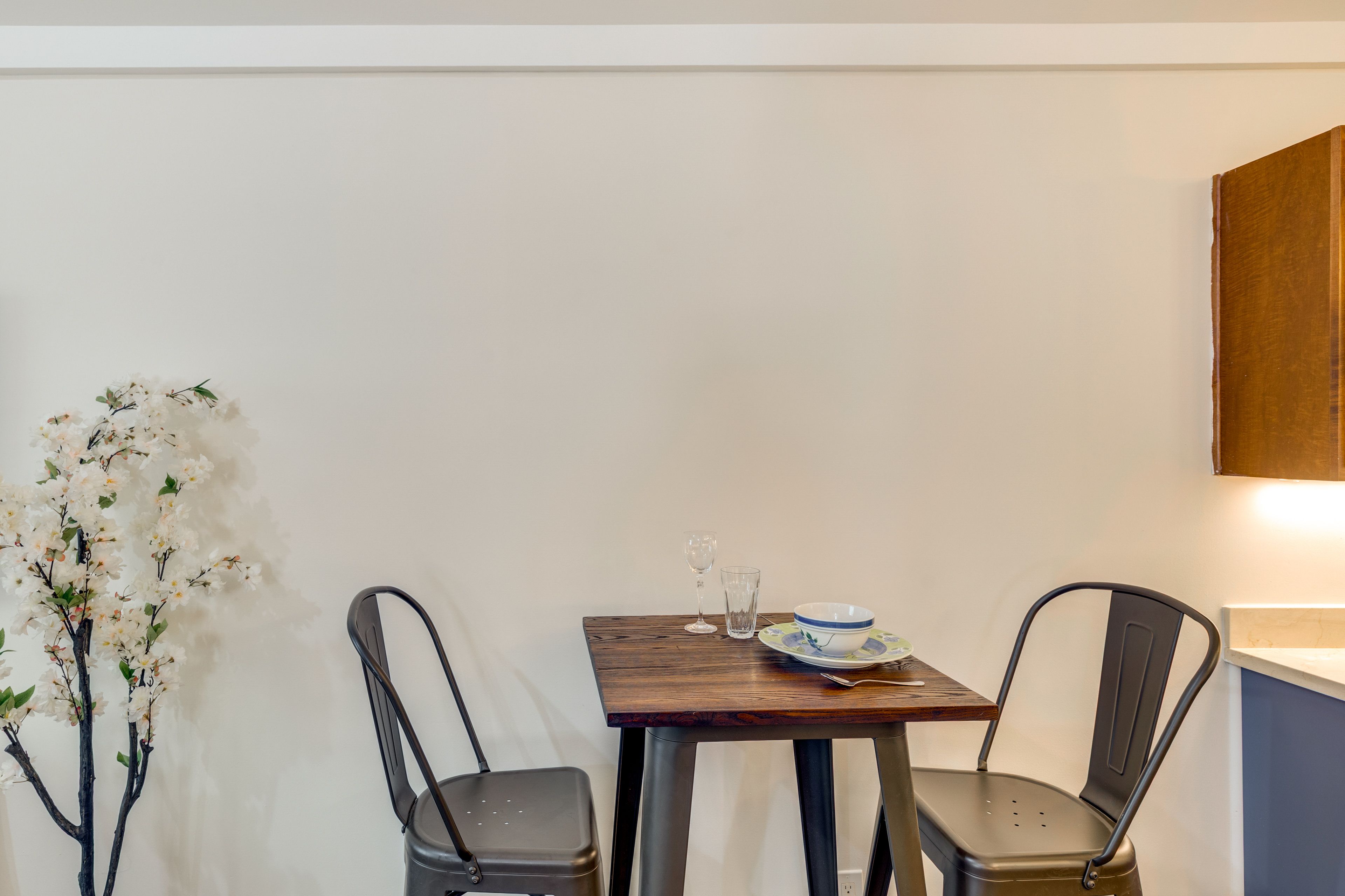 Dining Area | Dishware/Flatware