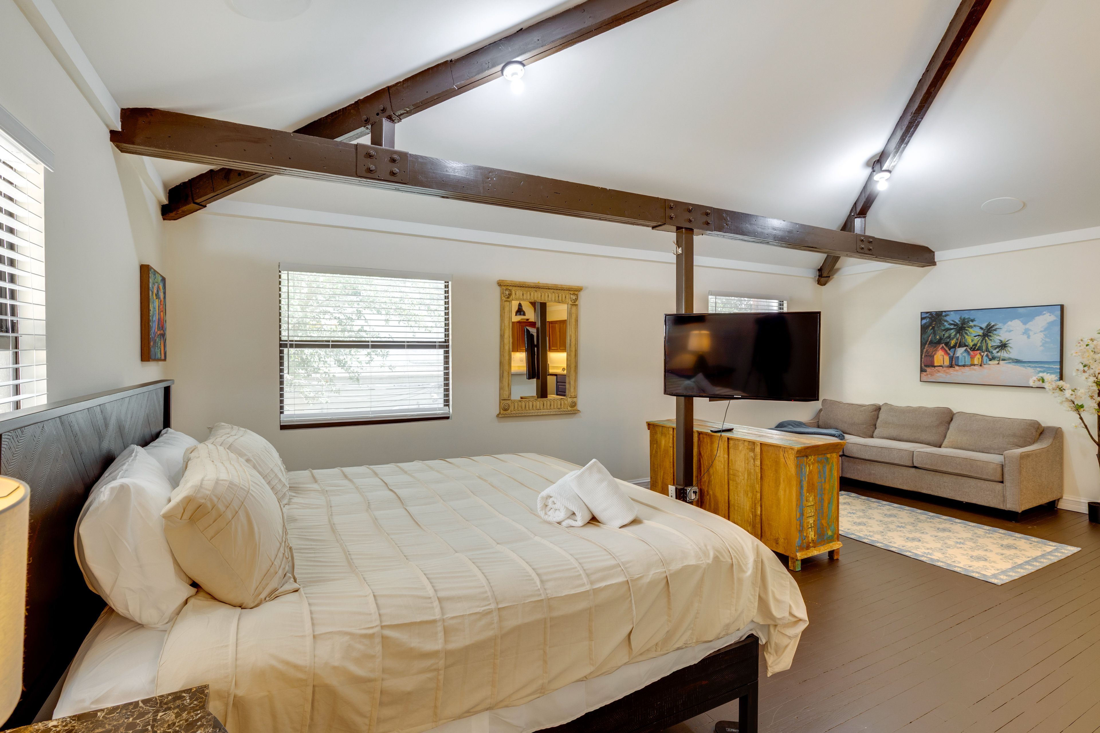 Studio | King Bed