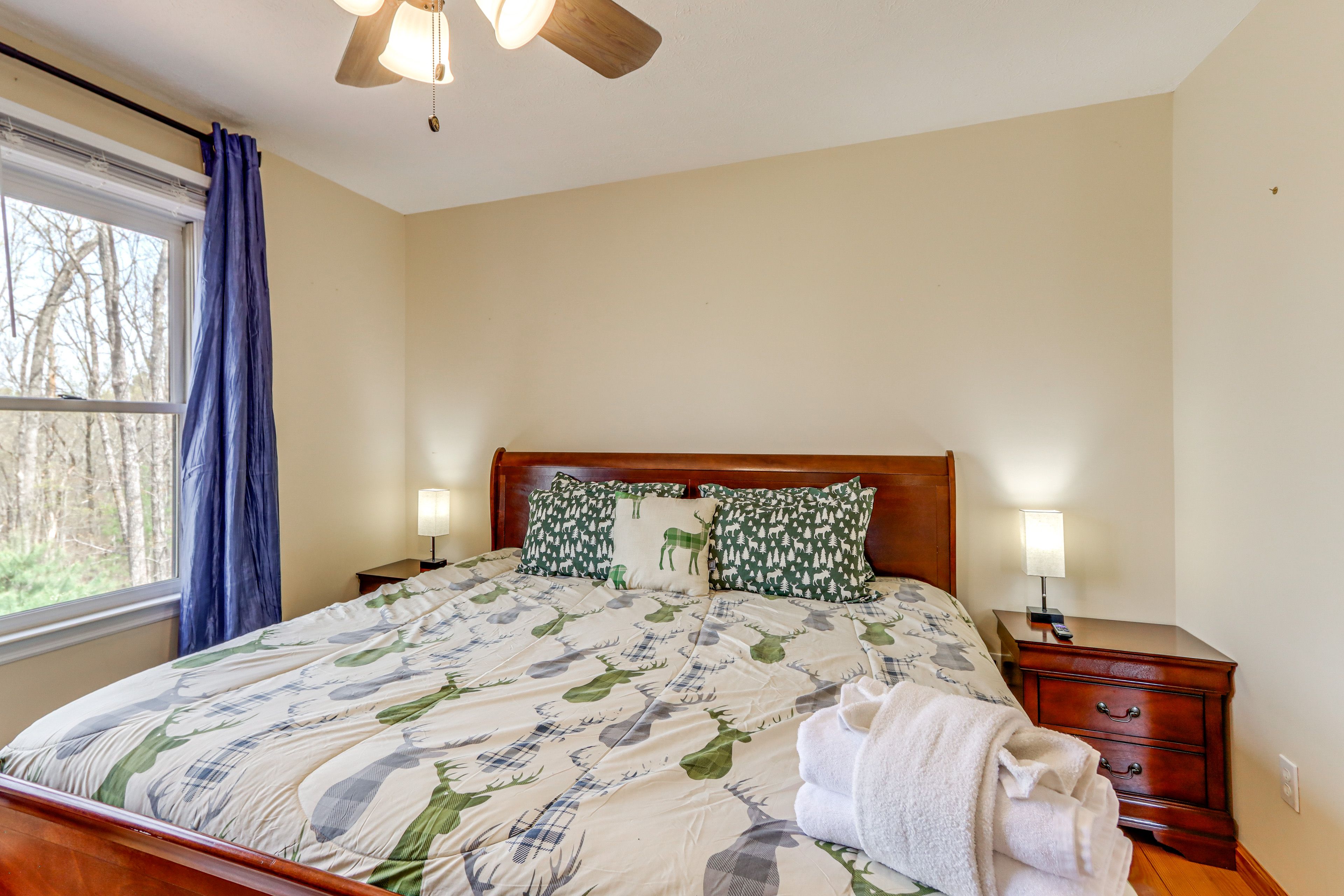 Bedroom 2 | King Bed | XL Twin/Queen Bunk Bed | 2nd Floor