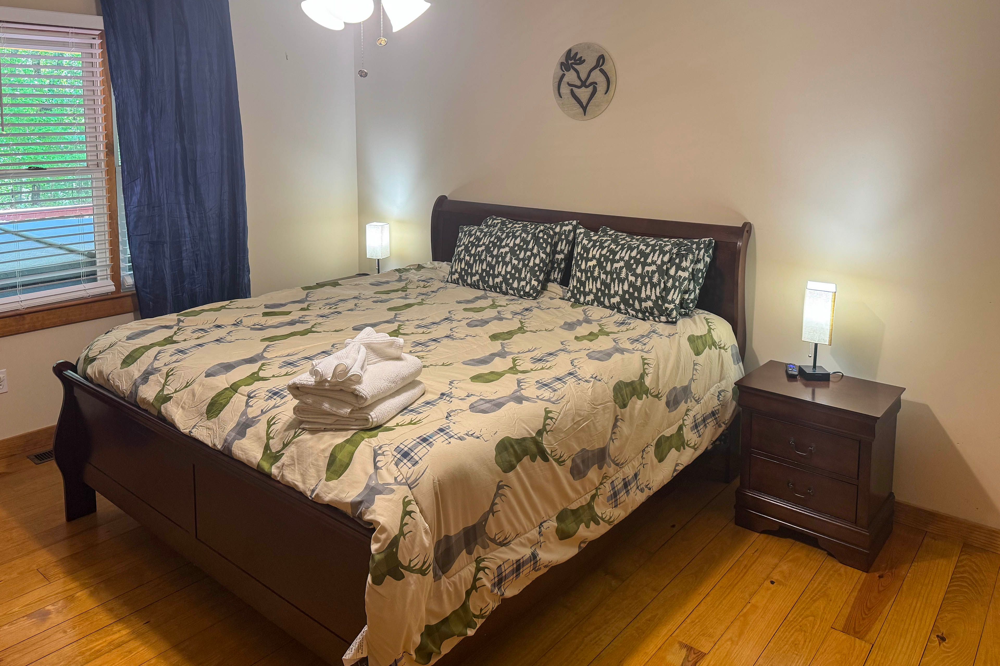 Bedroom 1 | King Bed | 1st Floor