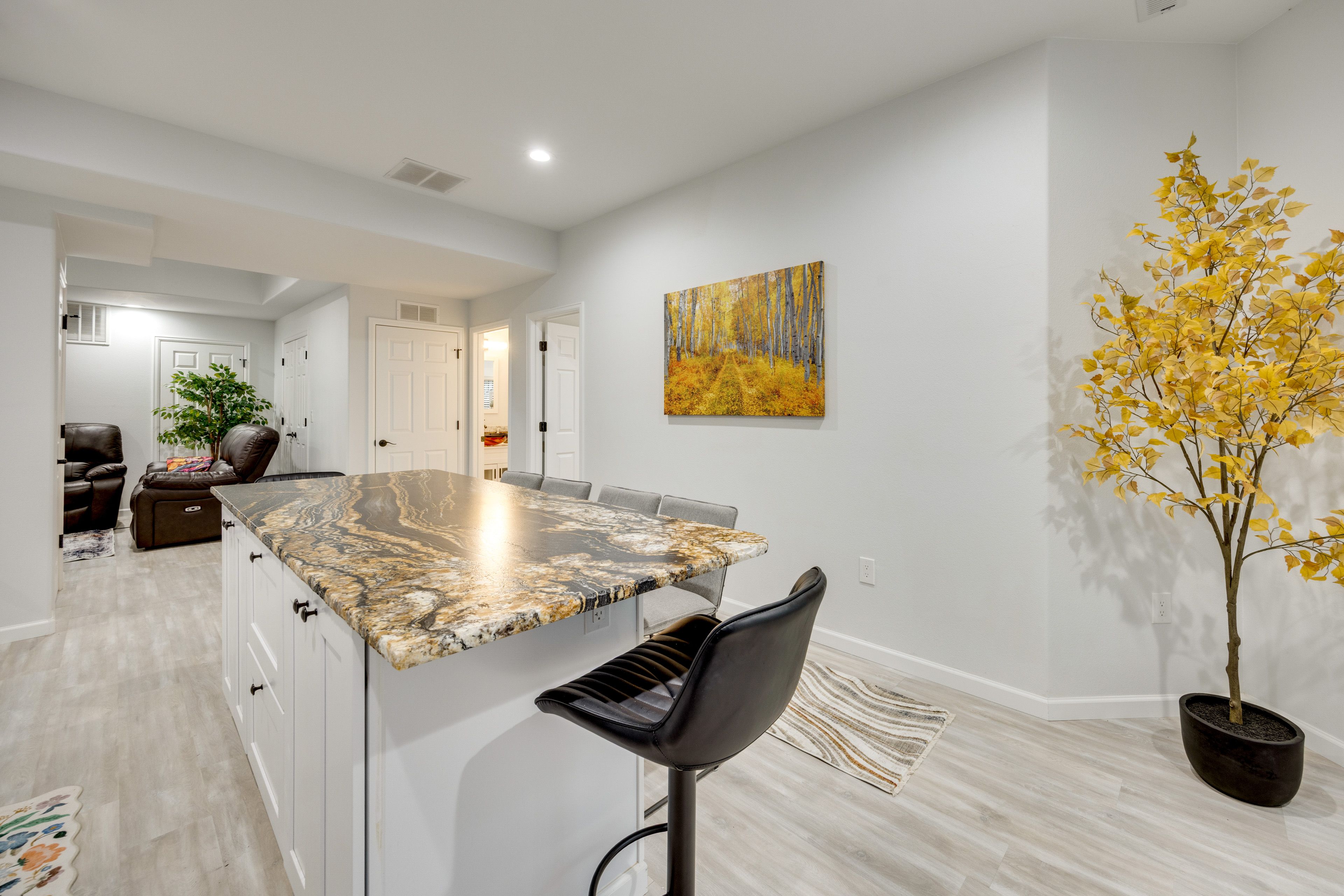 Dining Bar | Dishware/Flatware | High Chair