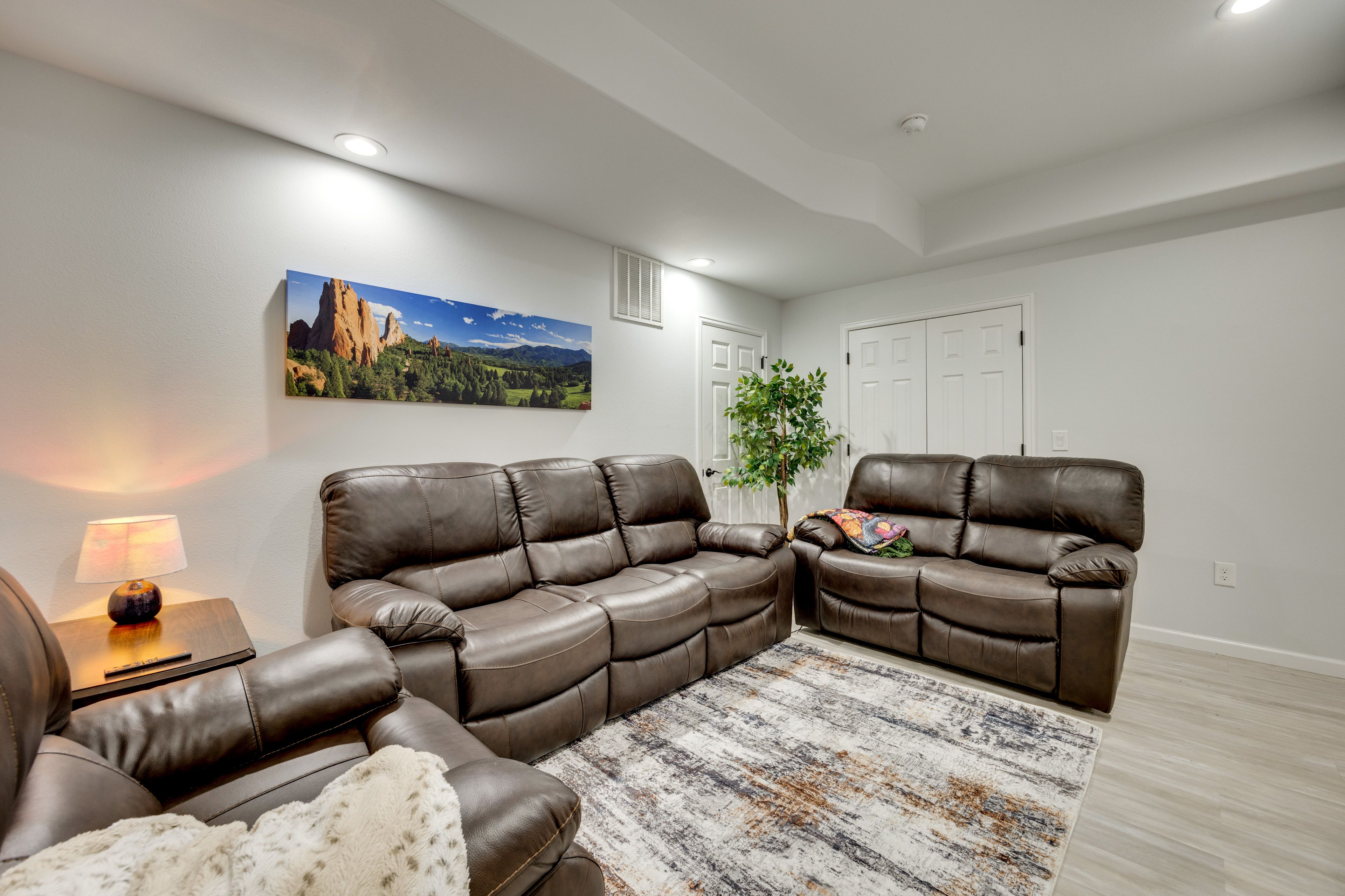 Living Area | Smart TV | Board Games