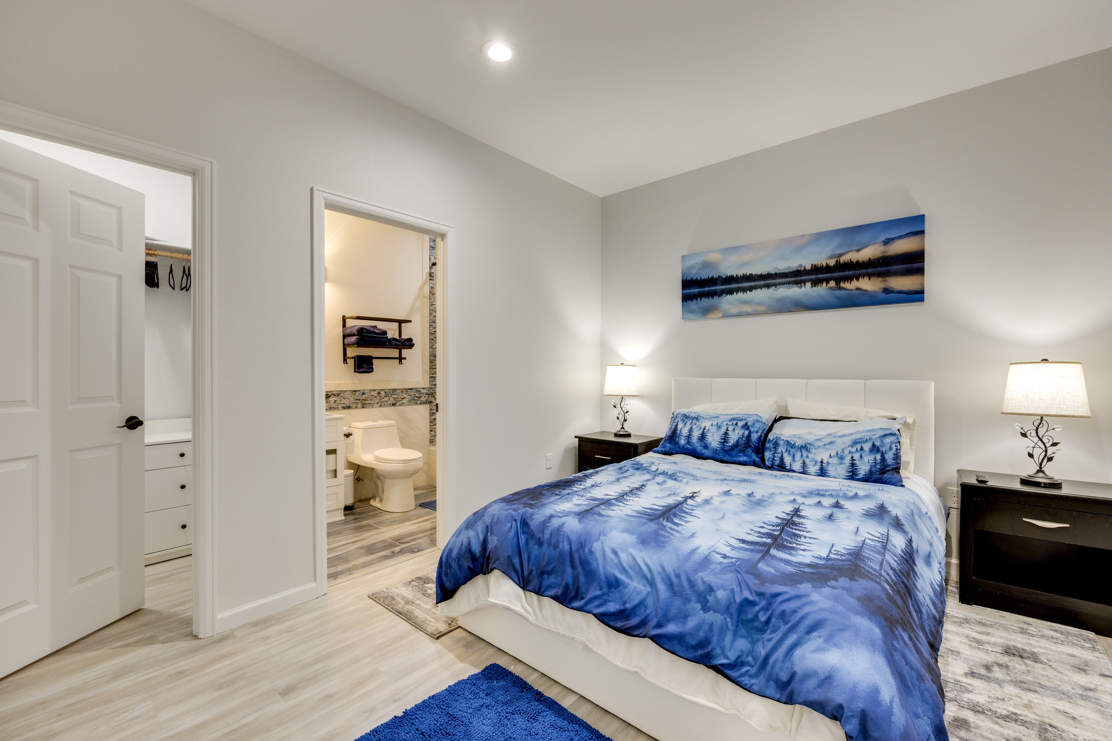 Bedroom 1 | Queen Bed
