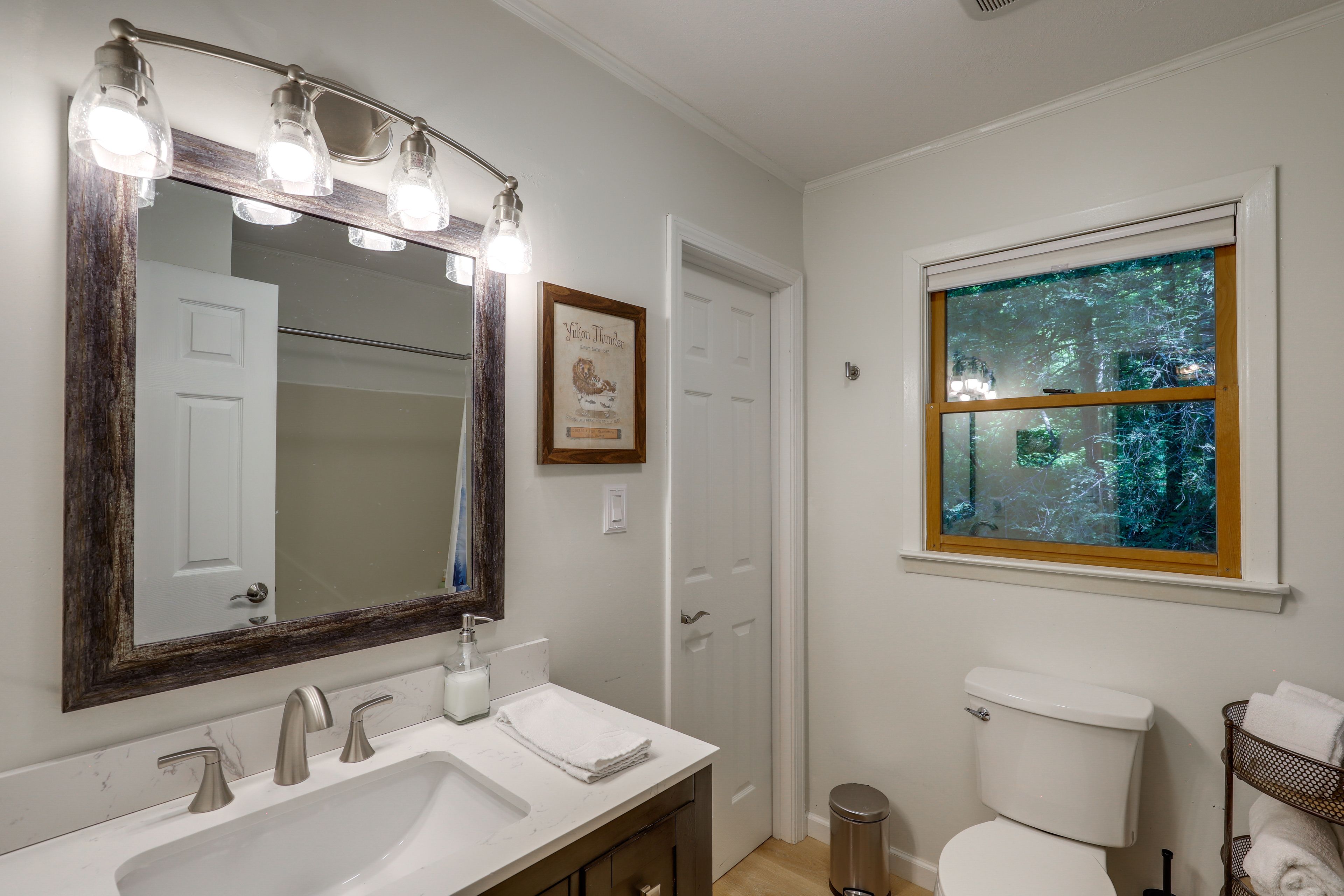 Full Bathroom | 2nd Floor