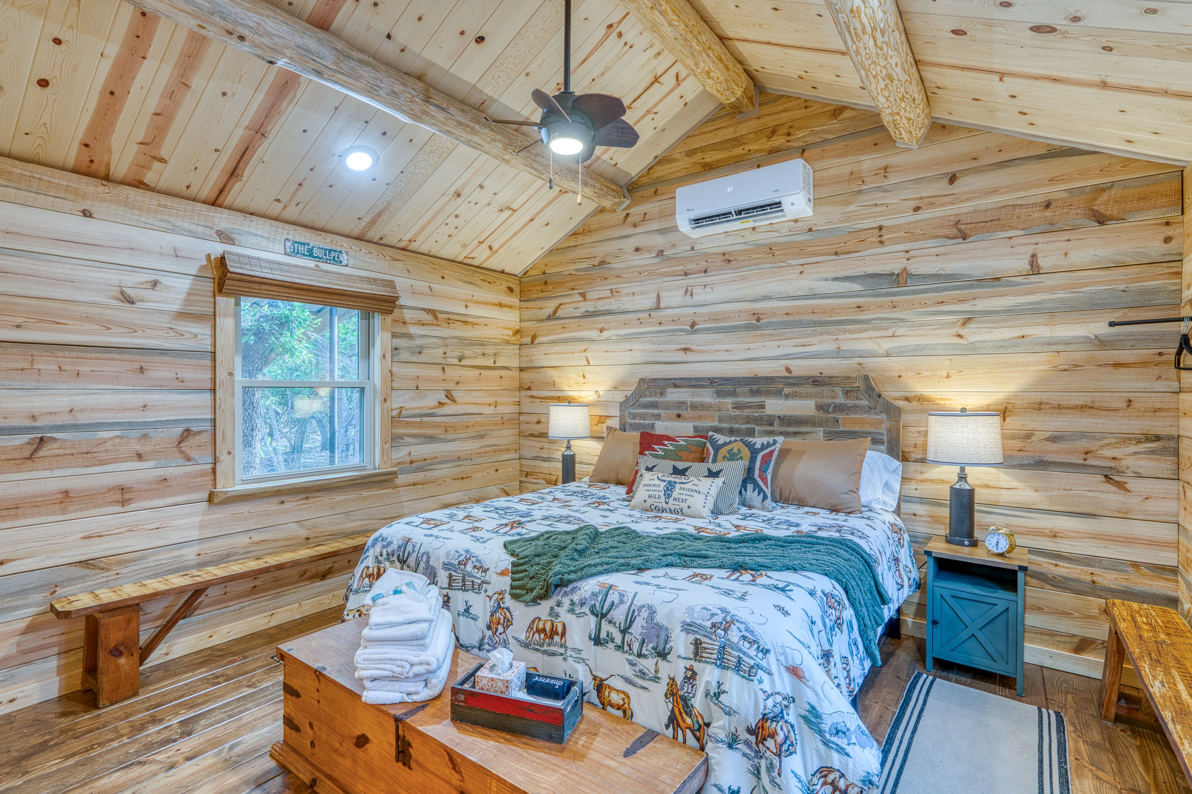 Bedroom 1 | King Bed