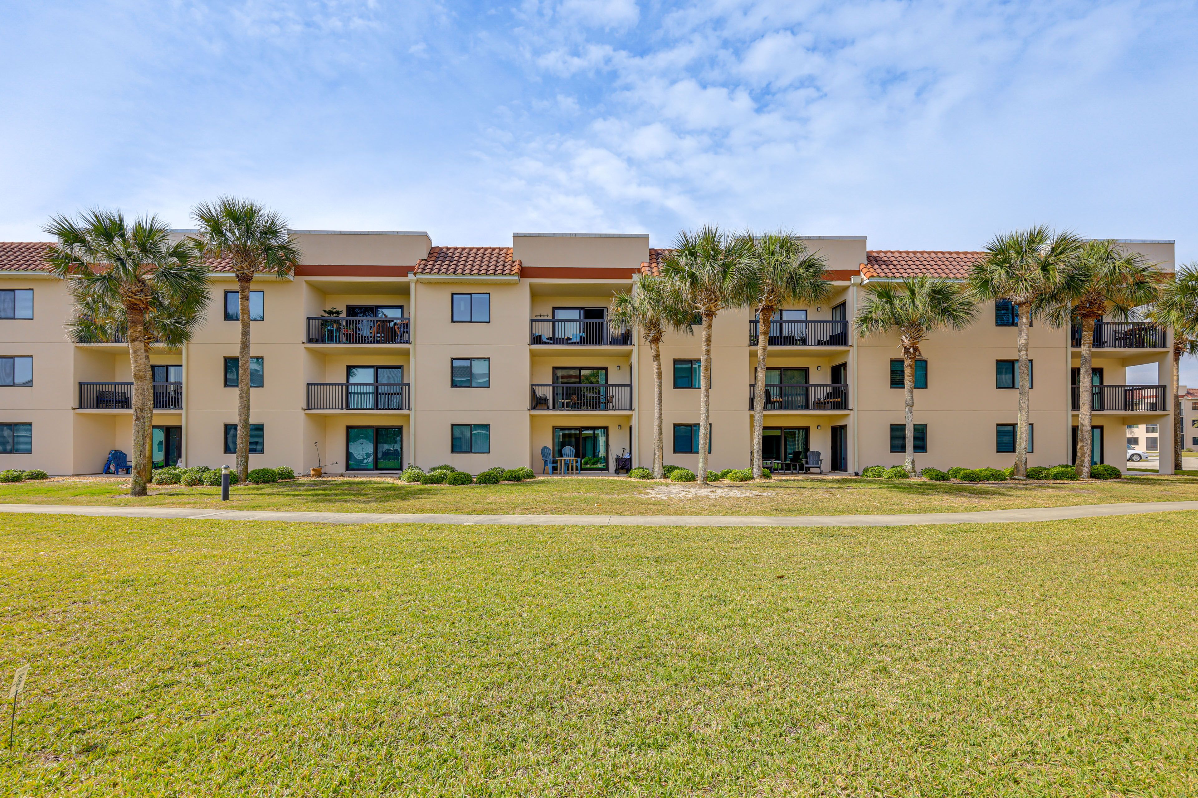 Parking | Community Parking Lot (First-Come, First-Served Basis)