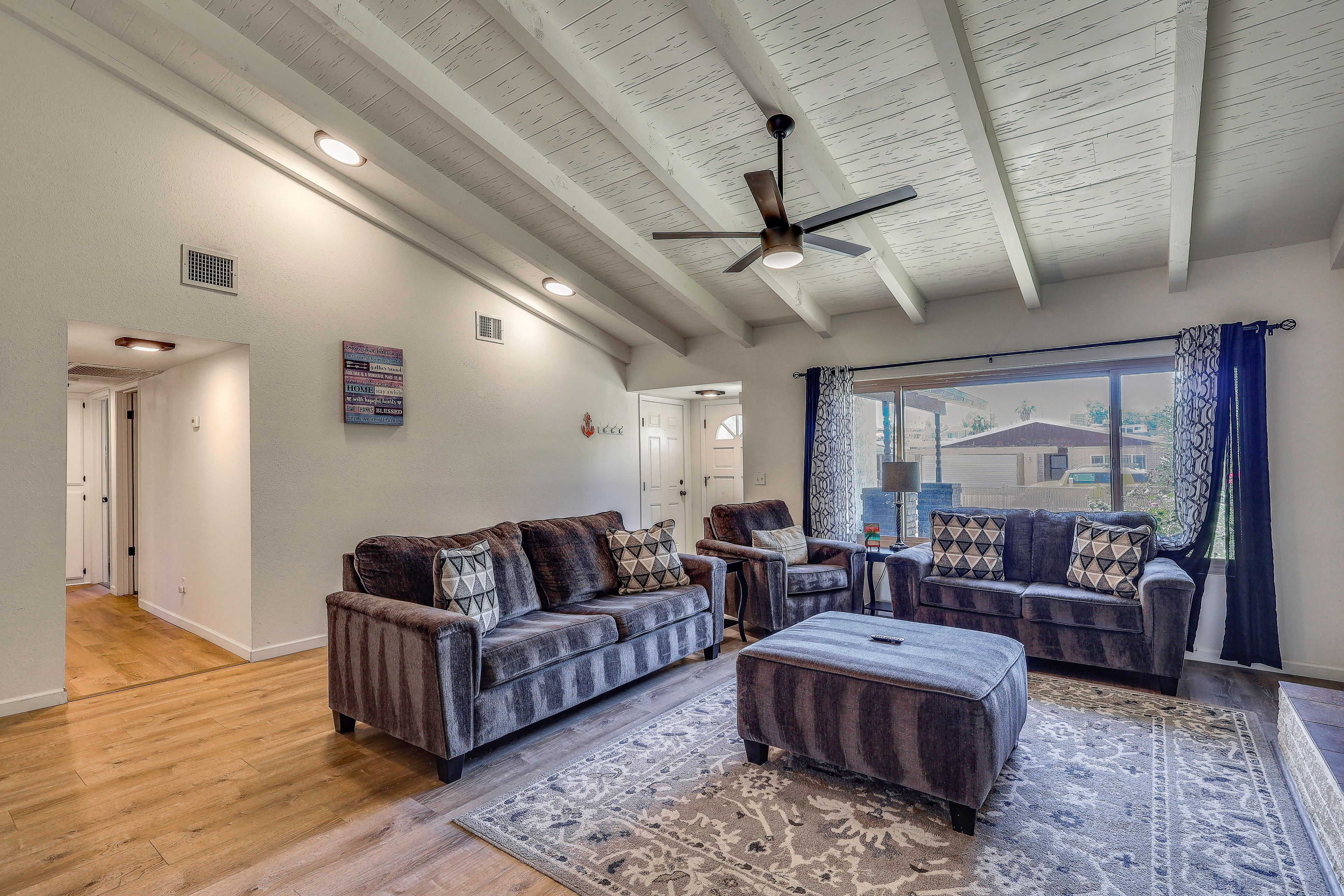 Living Room | Sleeper Sofa | Smart TV | Fireplace