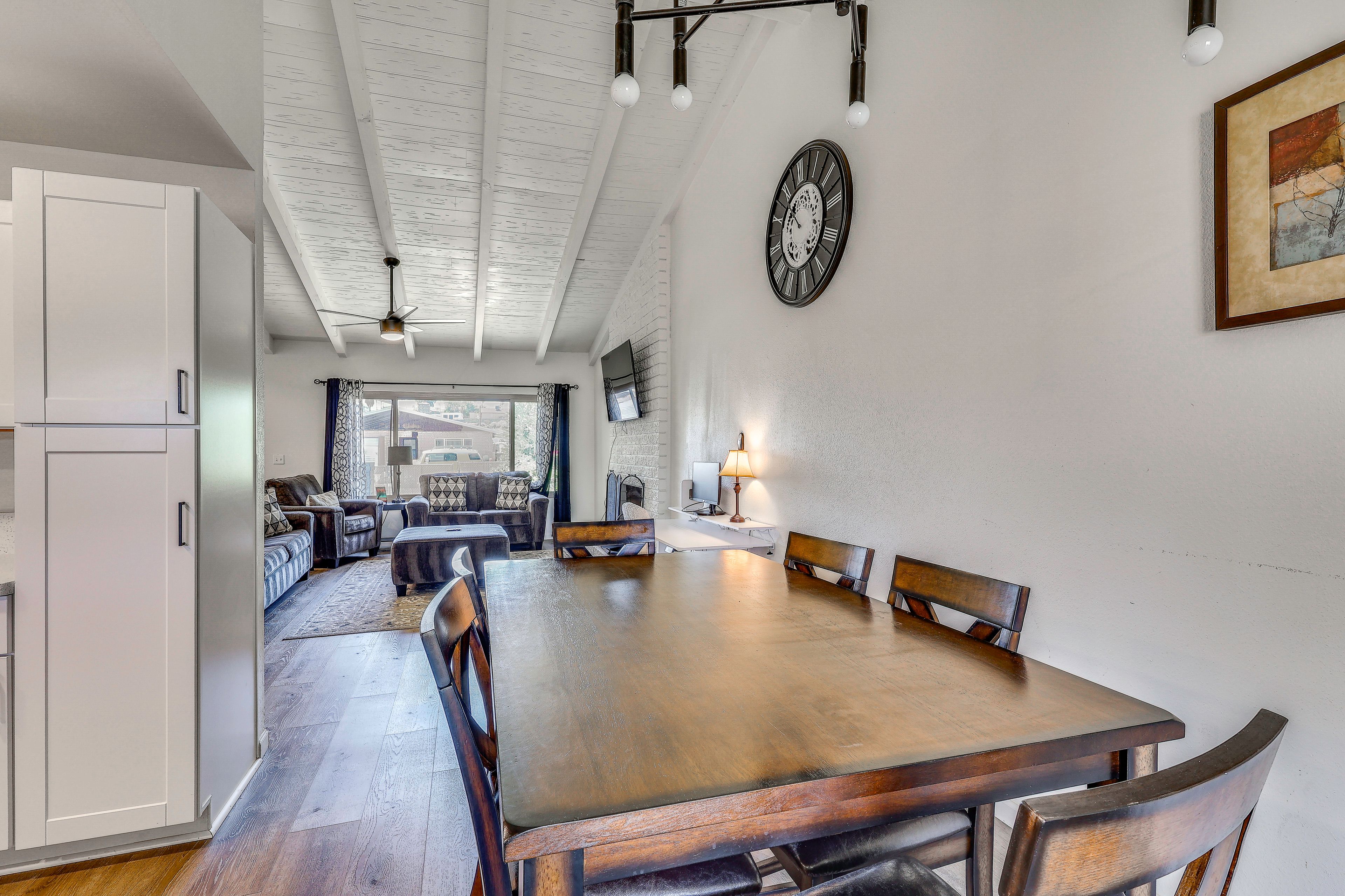 Dining Area | Dishware/Flatware Provided