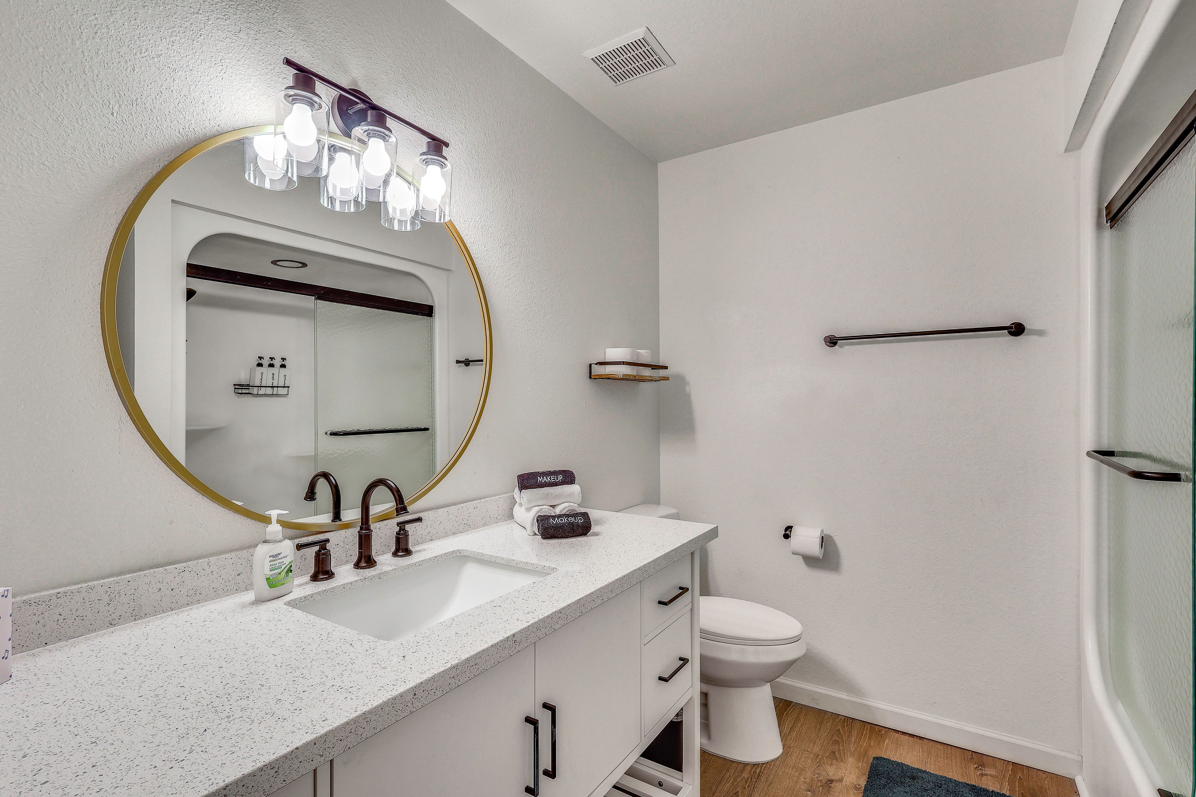Bathroom | Bathtub/Shower