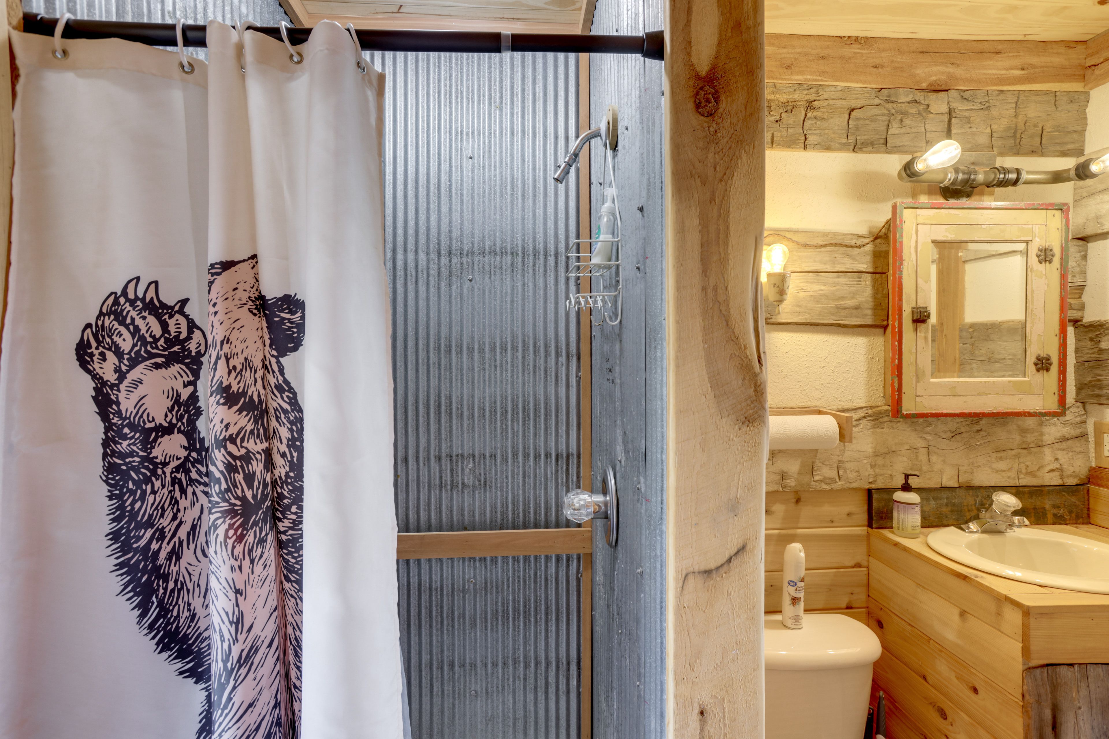 Full Bathroom | Towels & Linens Provided