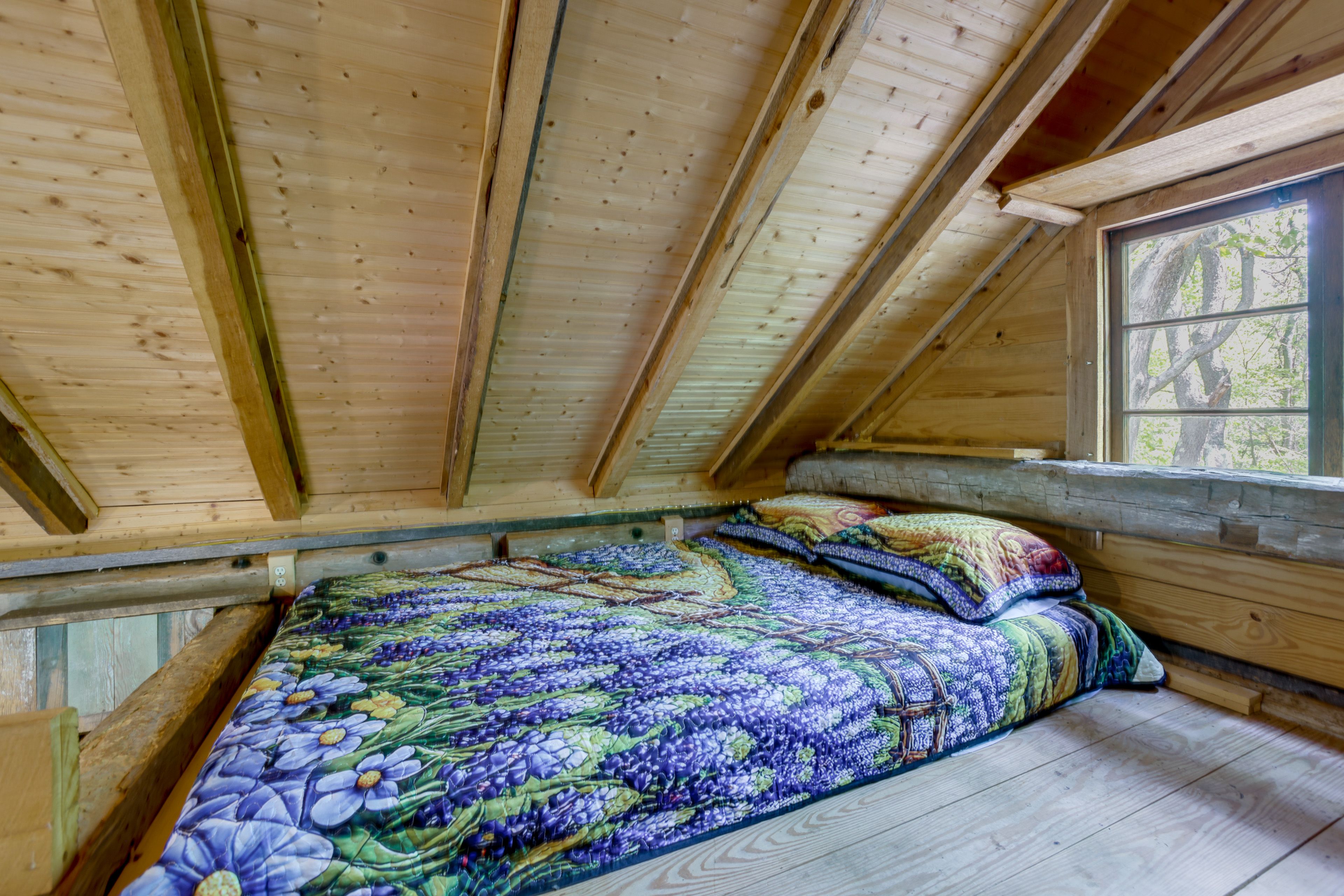 Loft | 2 Queen Beds | Ladder Access