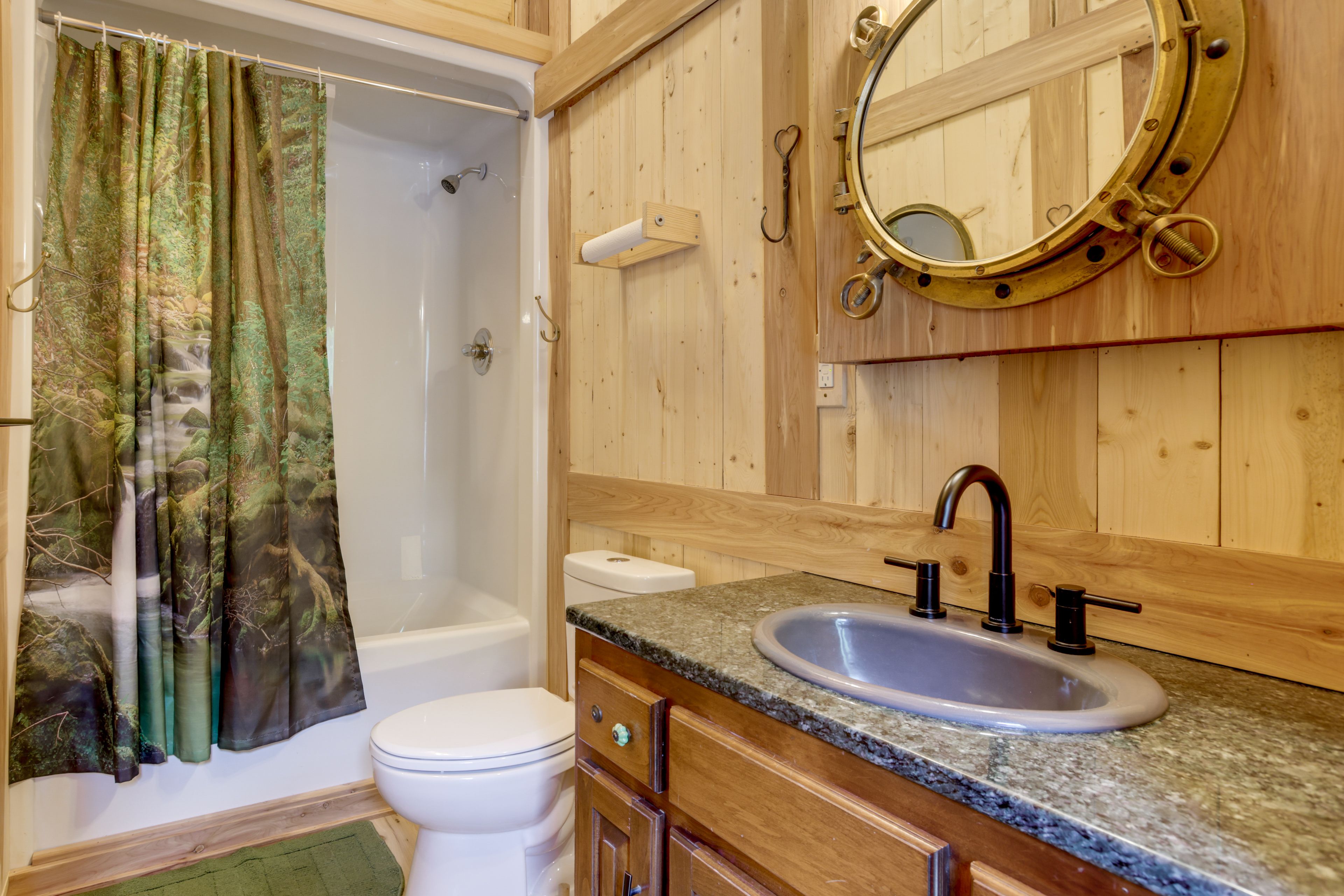 Full Bathroom | Towels & Linens Provided