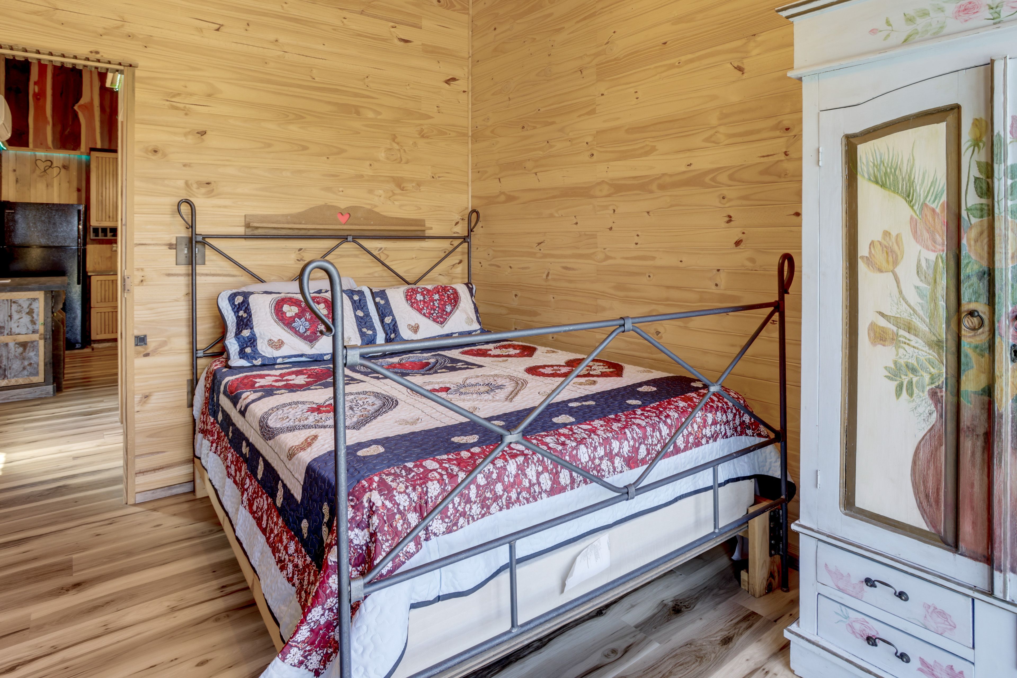 Bedroom 1 | Queen Bed