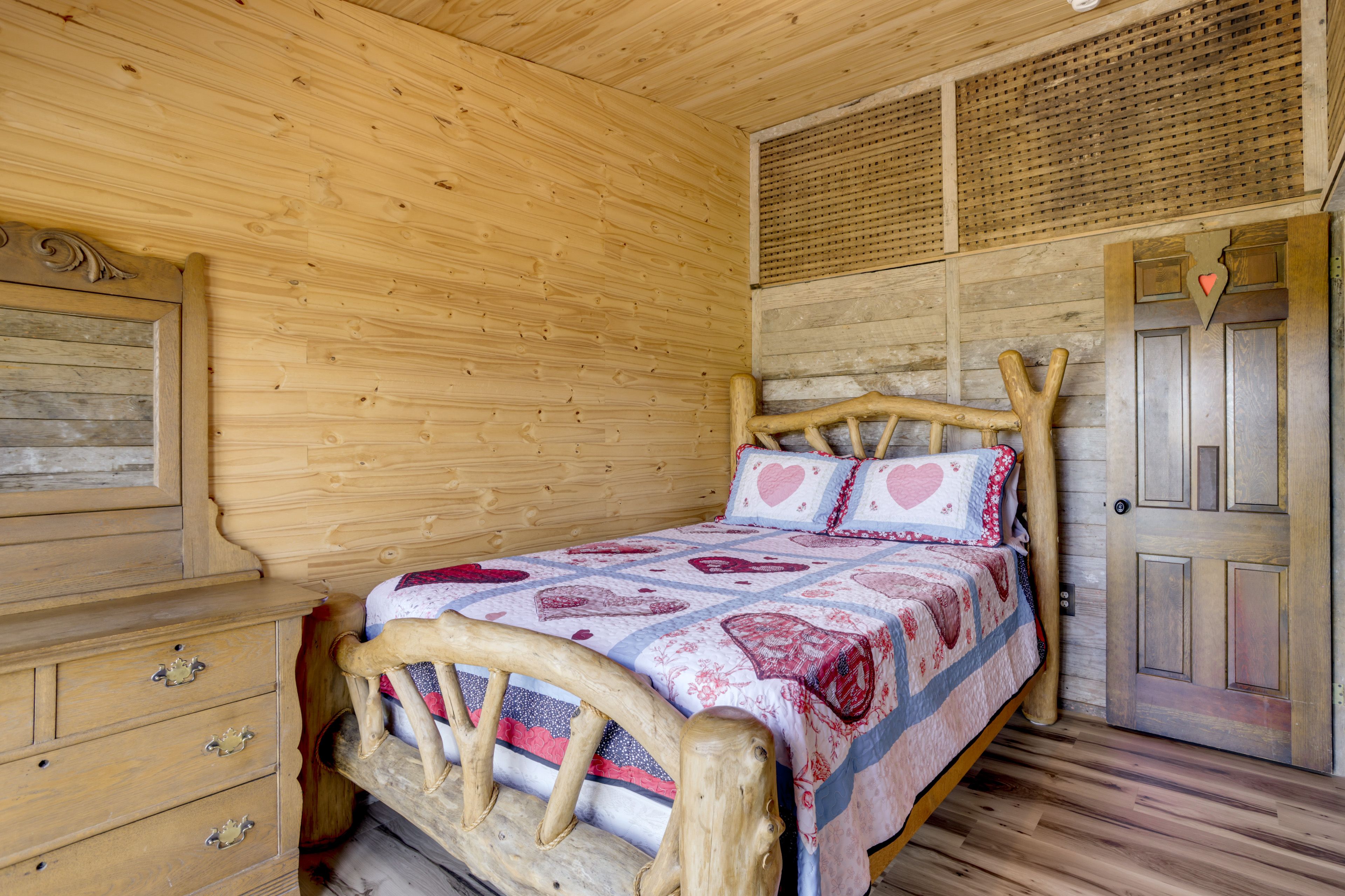 Bedroom 2 | Queen Bed