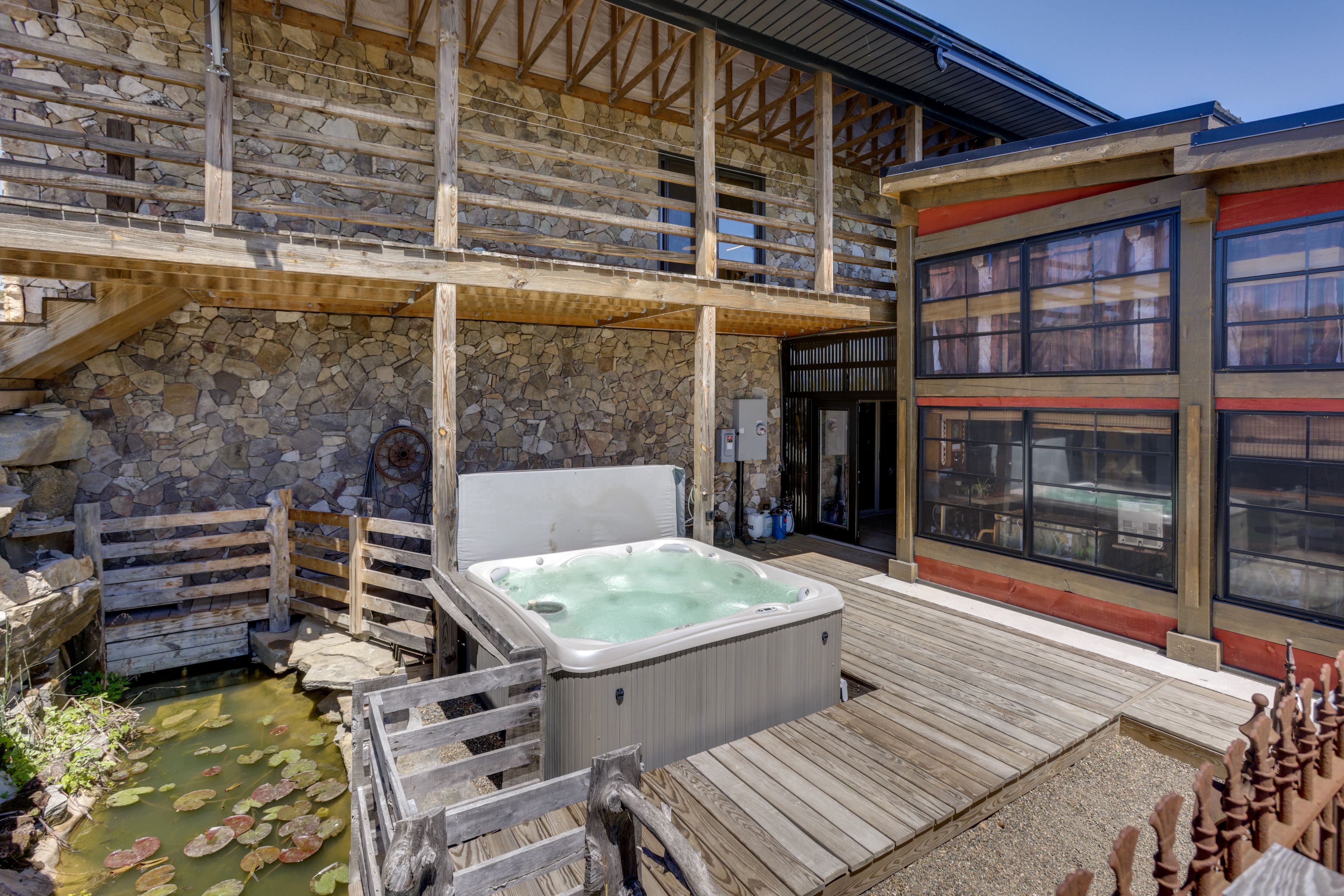 Fossil Rock Falls Community Amenities | Hot Tub