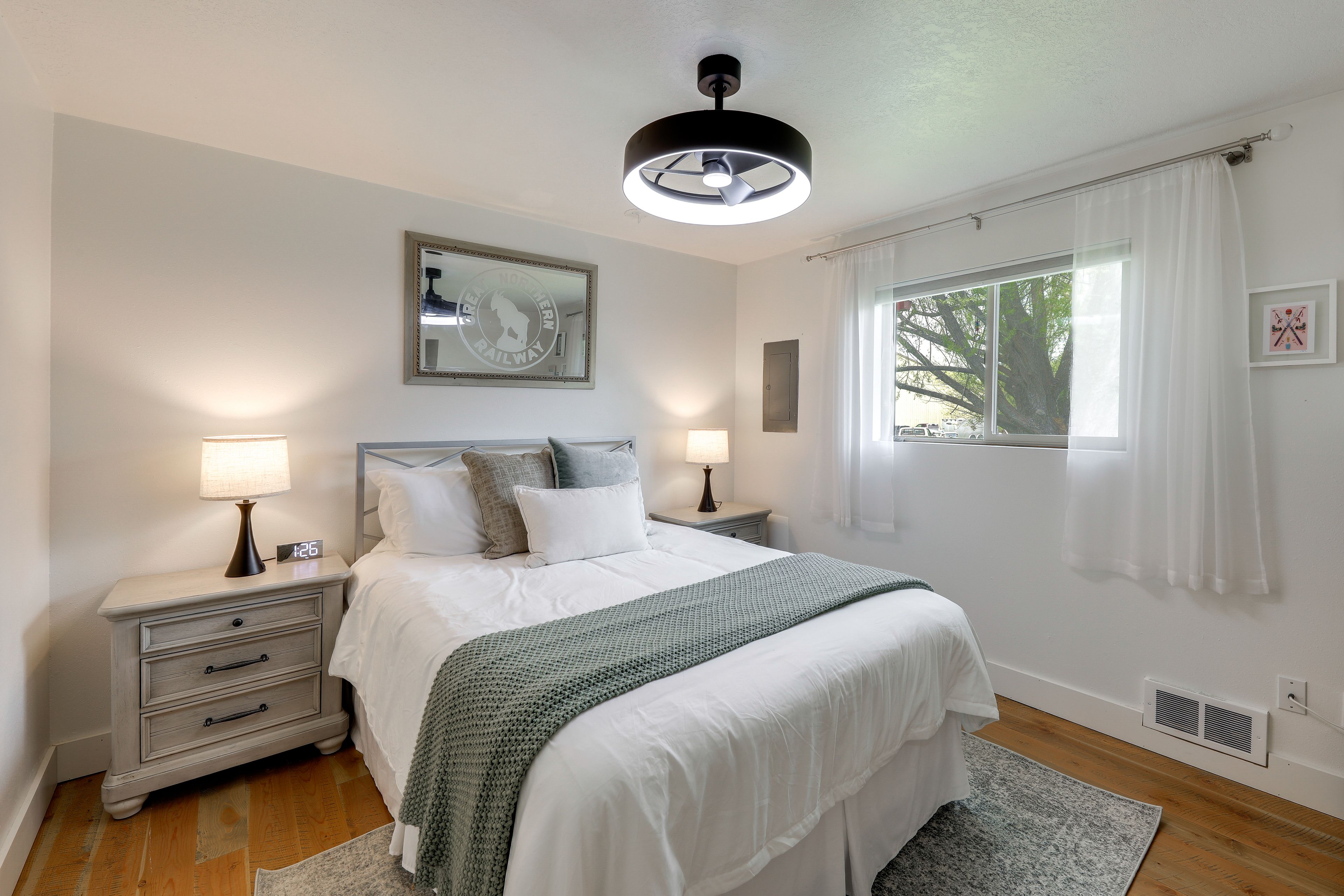 Bedroom 2 | Queen Bed