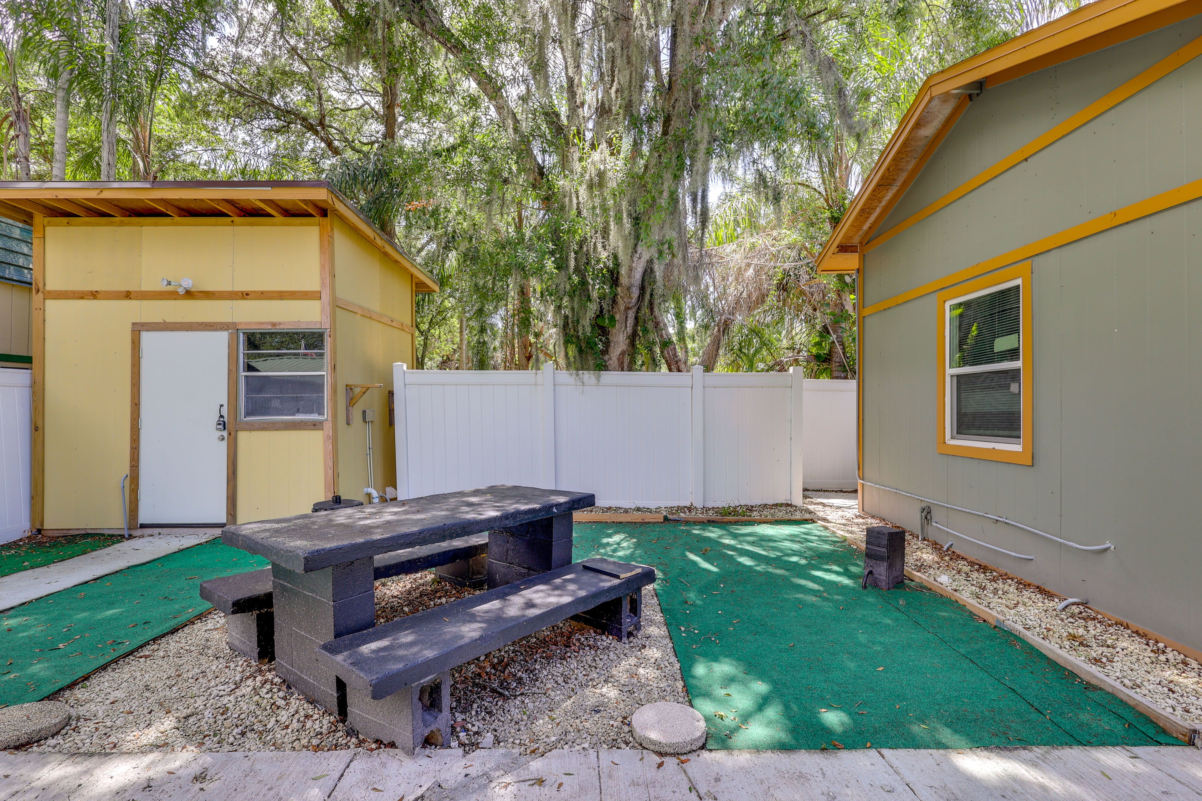 Shared Exterior | Picnic Table | Fenced Yard