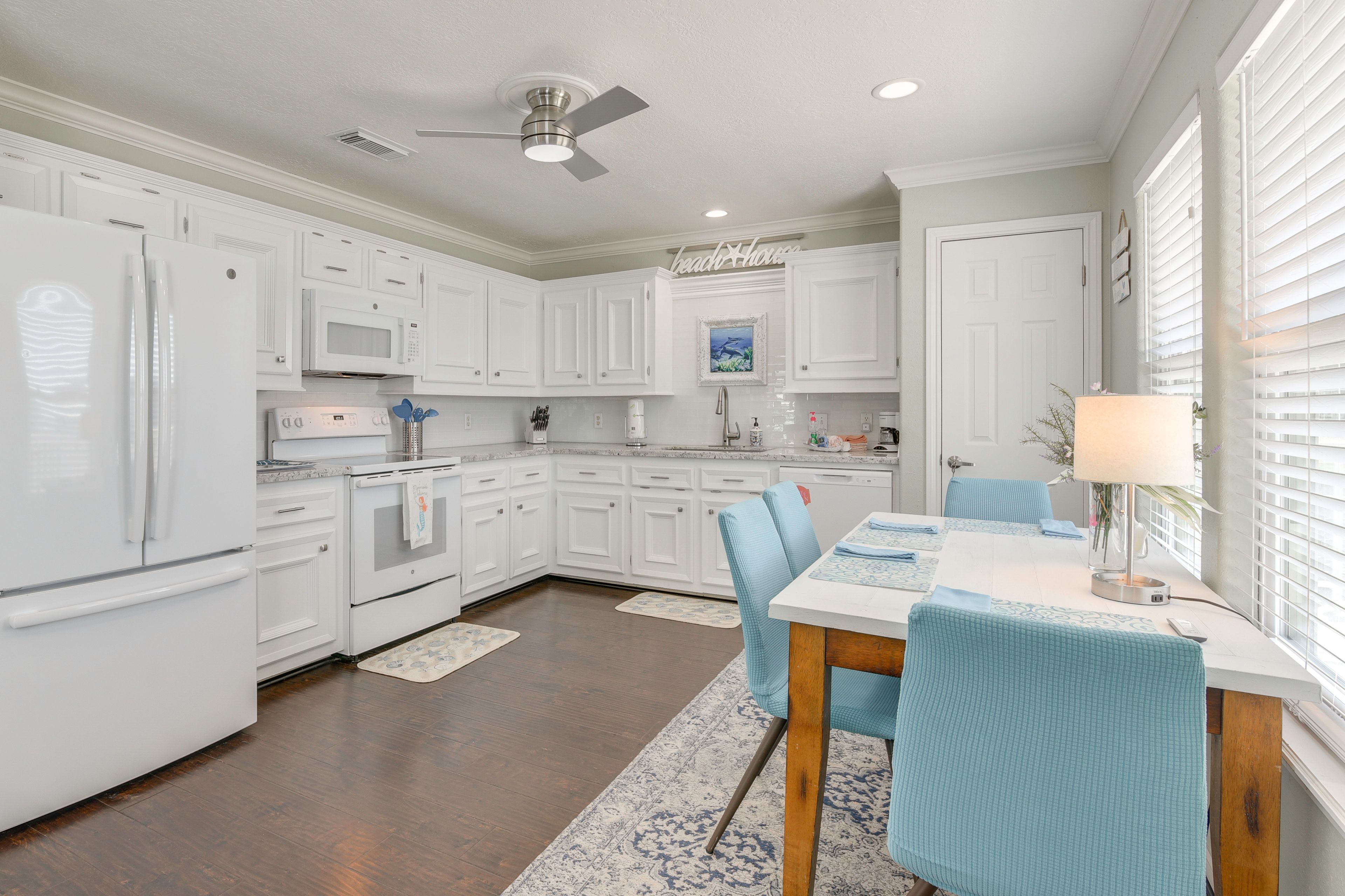 Eat-In Kitchen