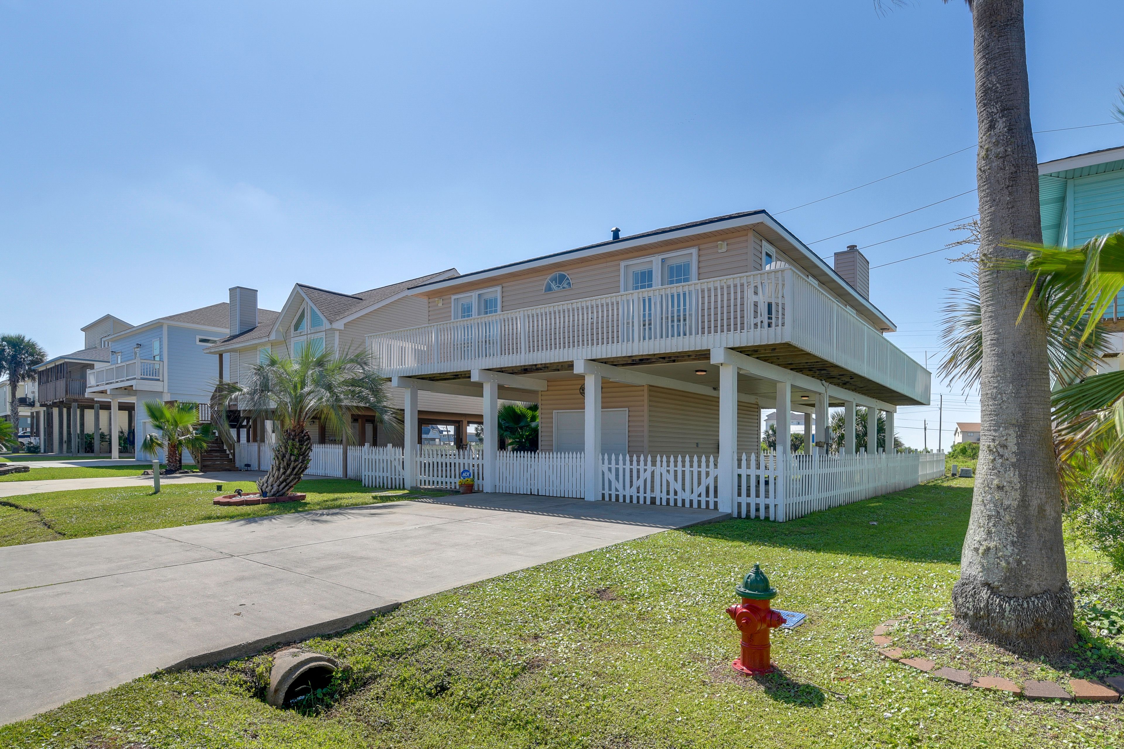 Parking | Driveway (2 Vehicles) | Carport (2 Vehicles)