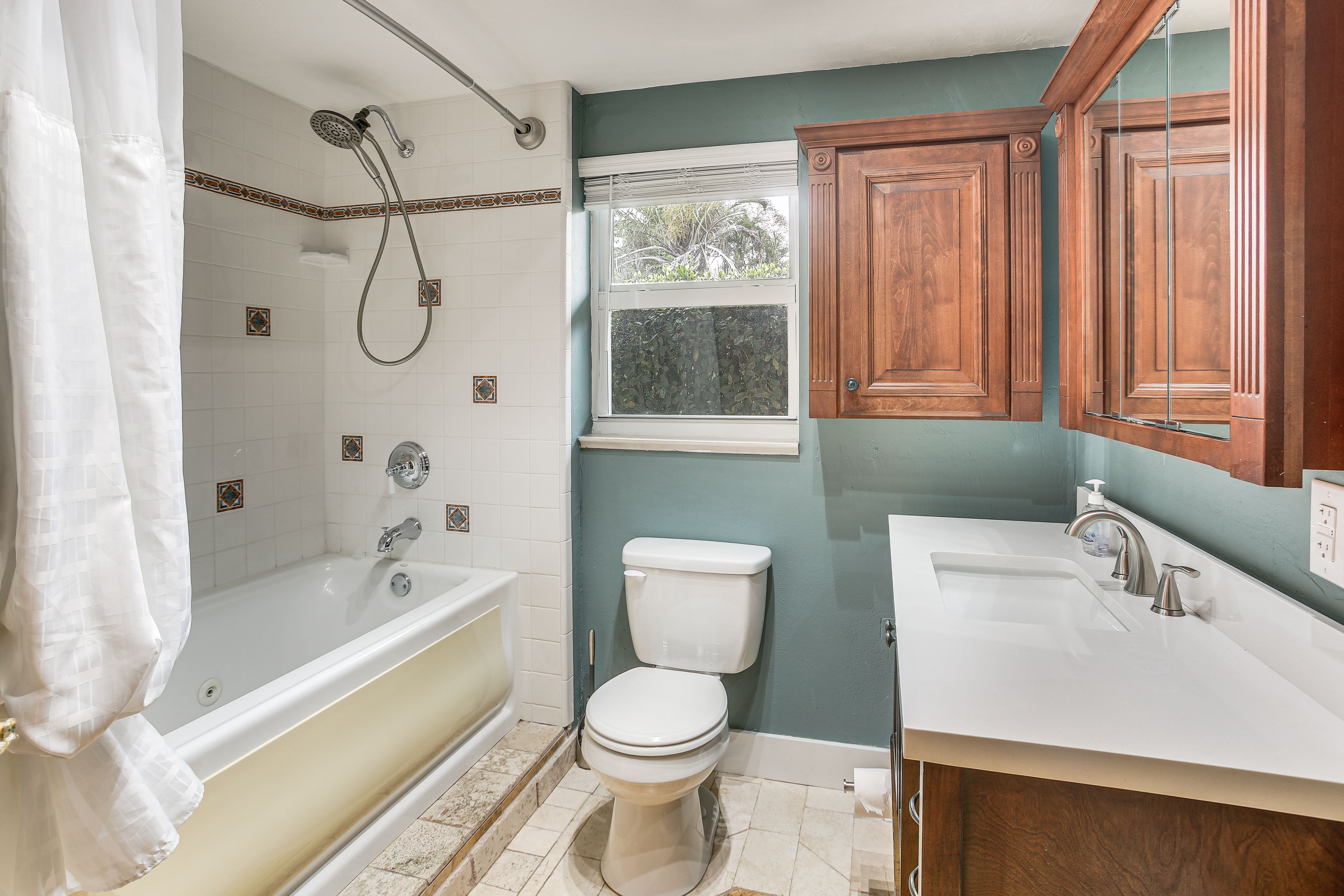 Full Bathroom