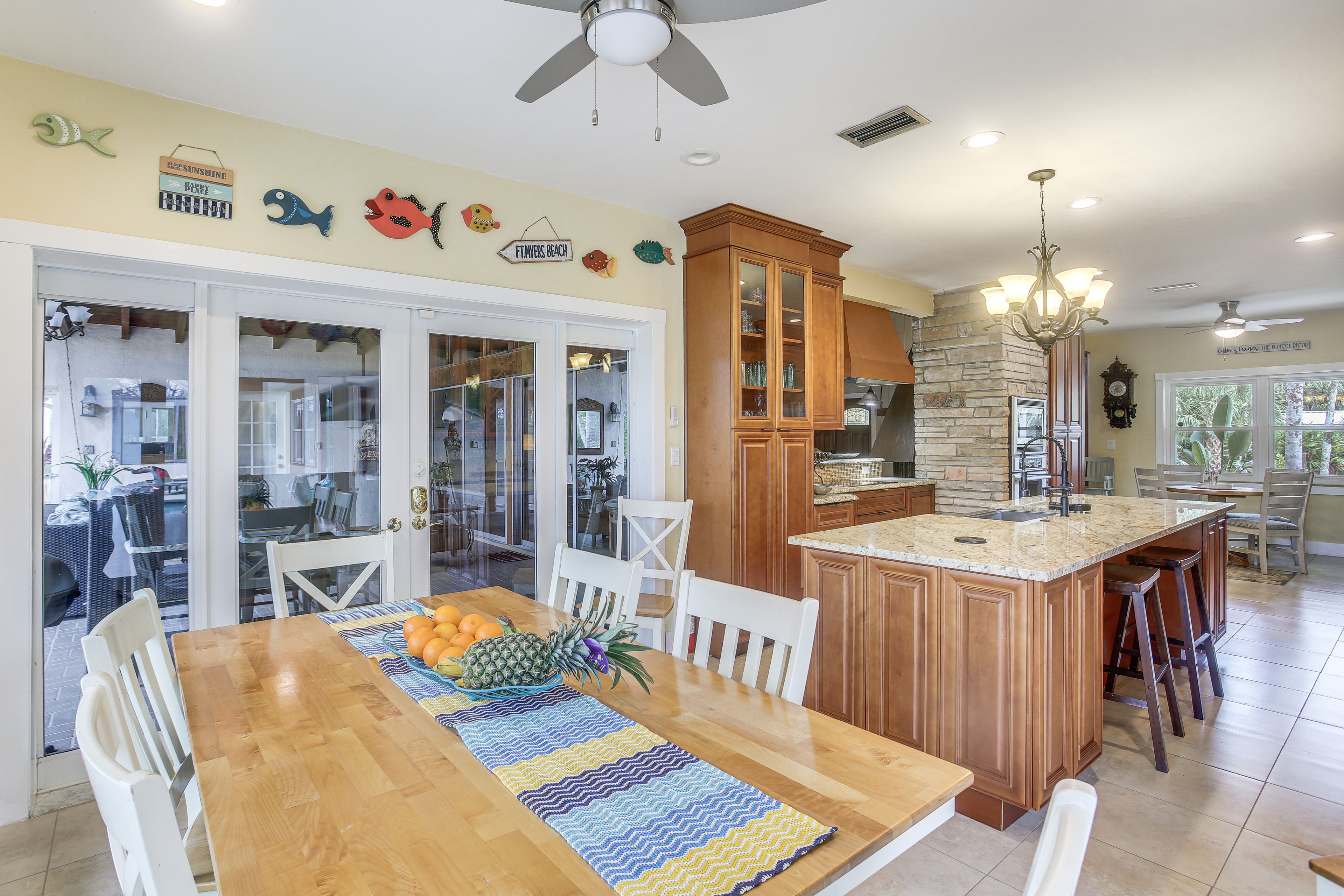 Multiple Dining Areas