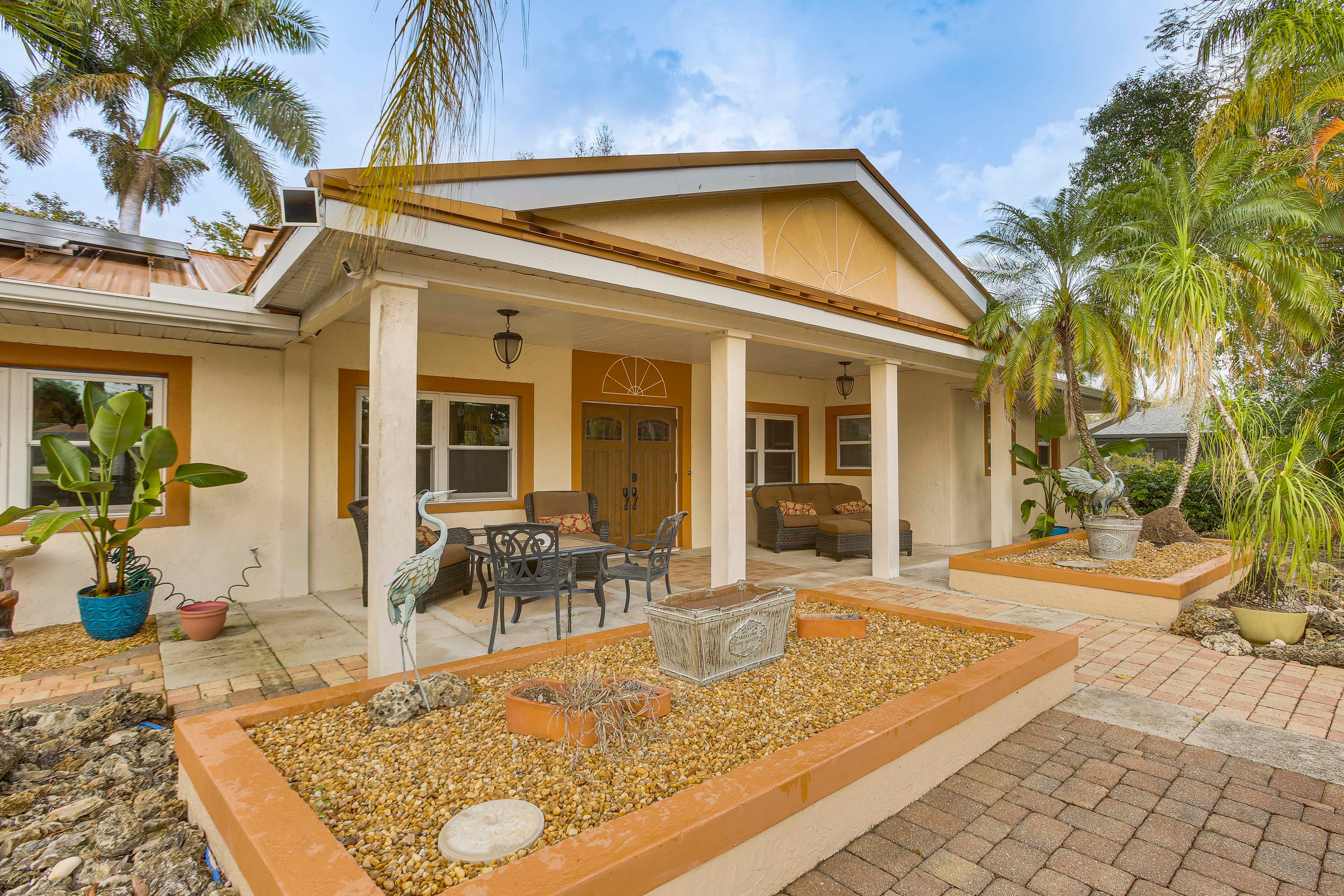 Exterior | Driveway Parking (6 Vehicles)