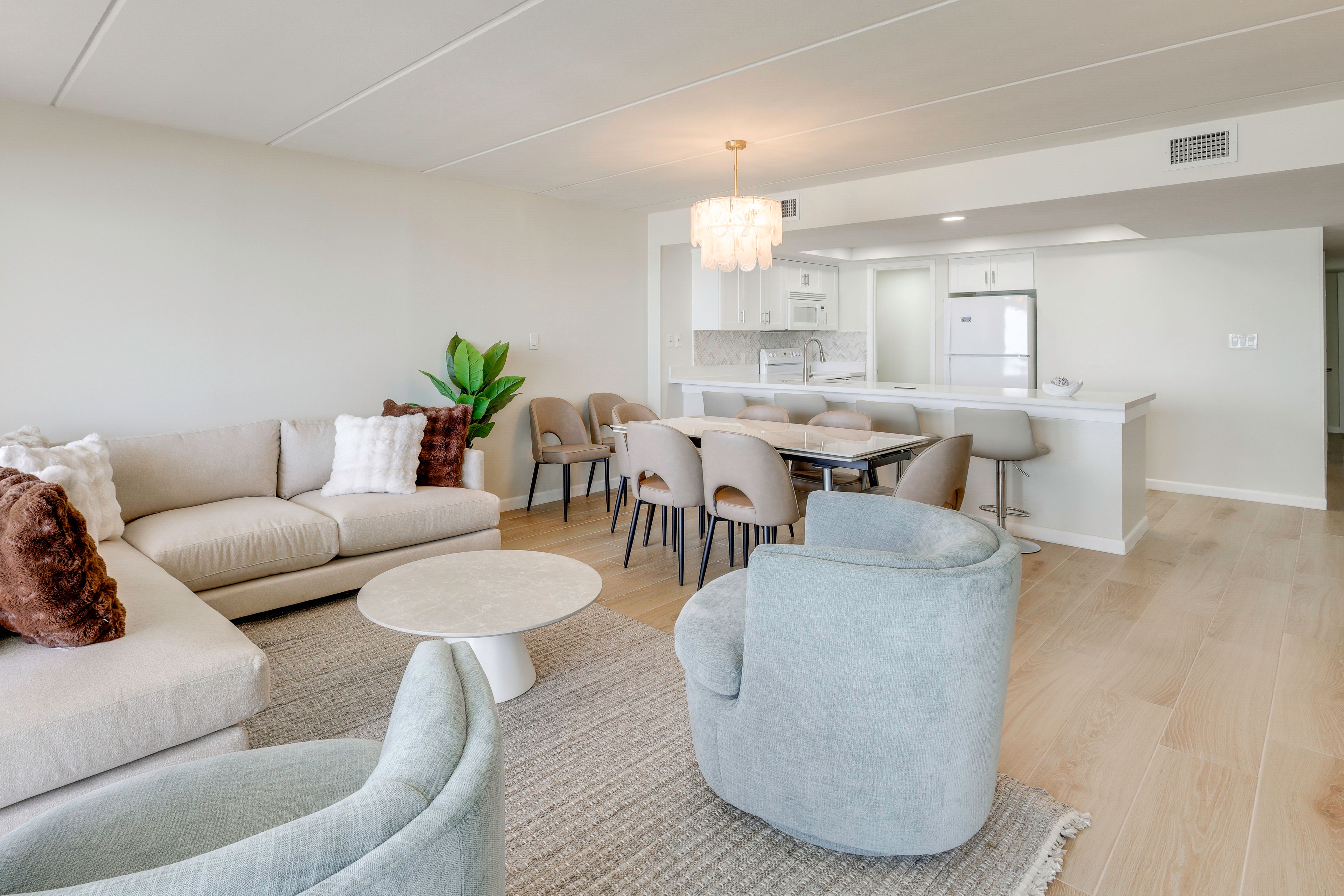 Open-Concept Living/Dining