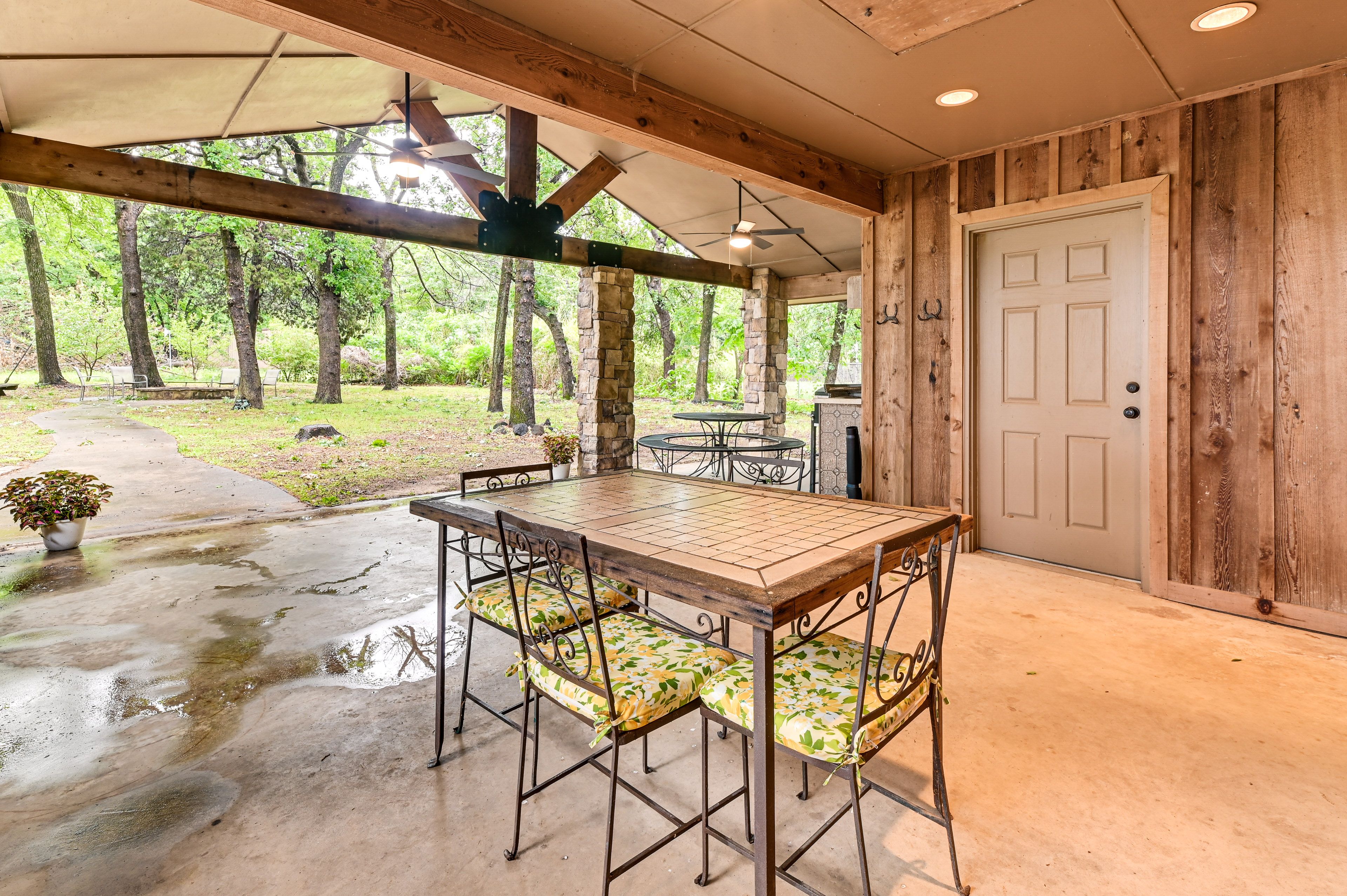 Covered Patio | Outdoor Dining