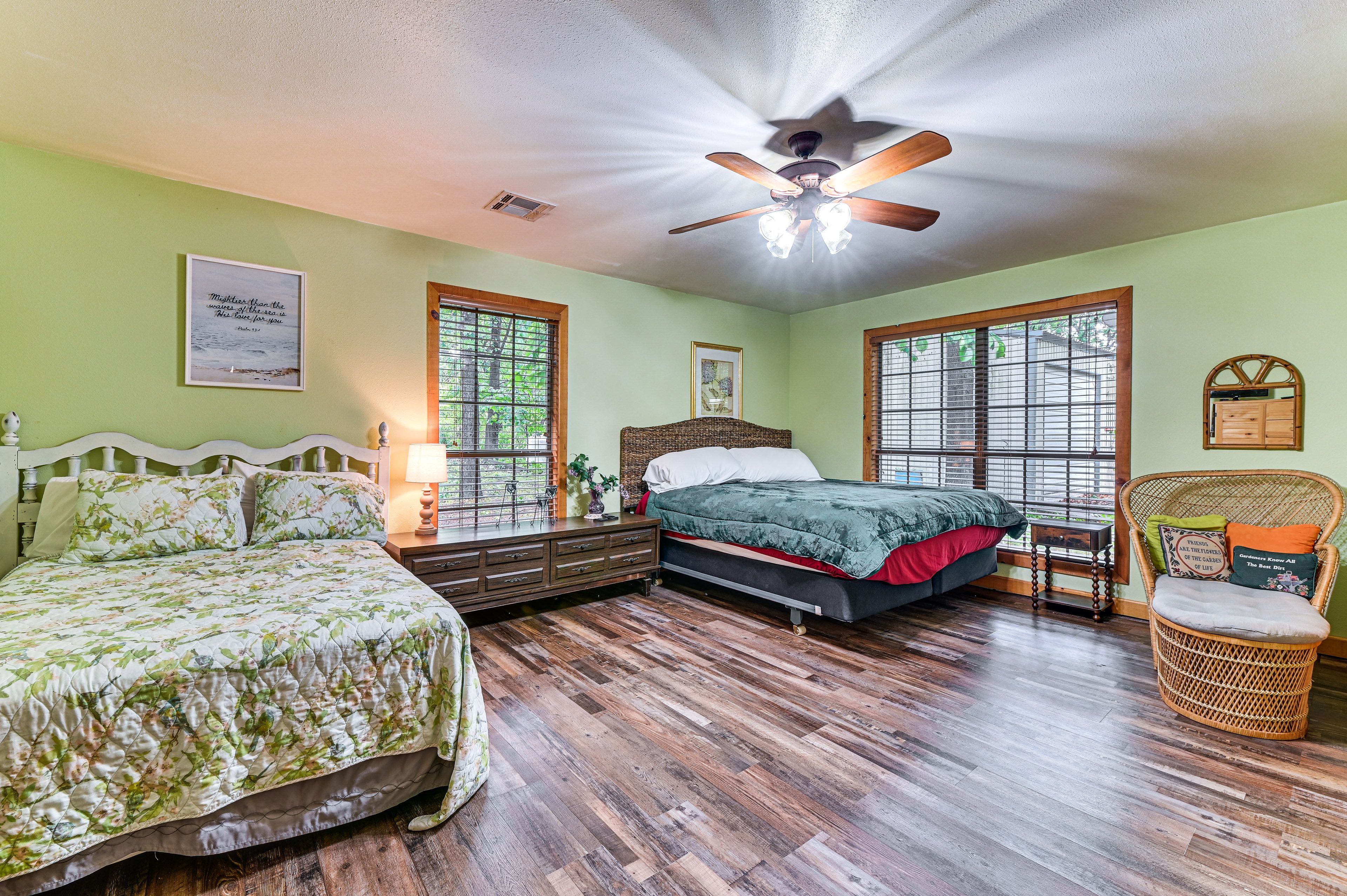 Bedroom 3 | Queen Bed | Full Bed