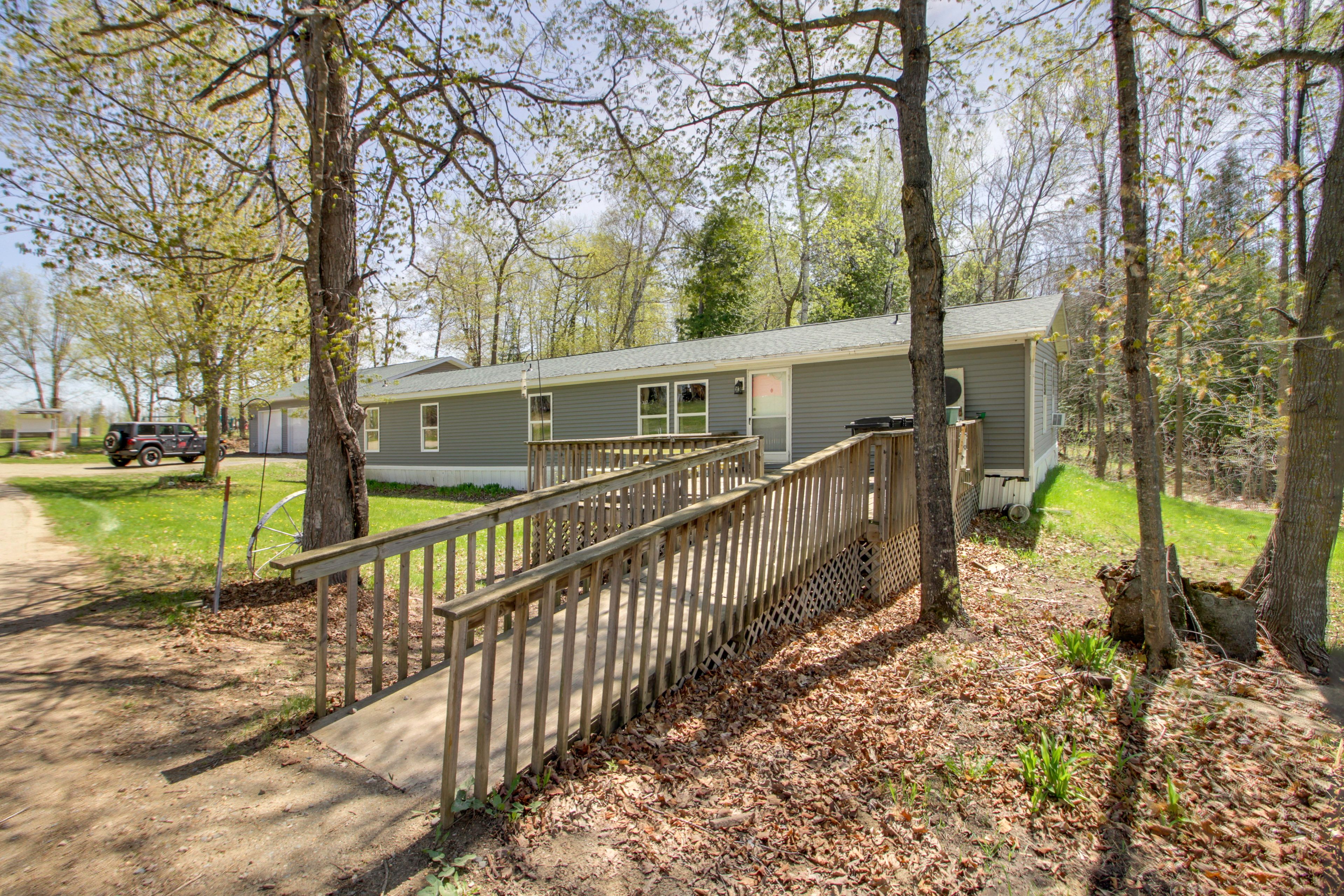 Property Exterior | Single-Story Cabin