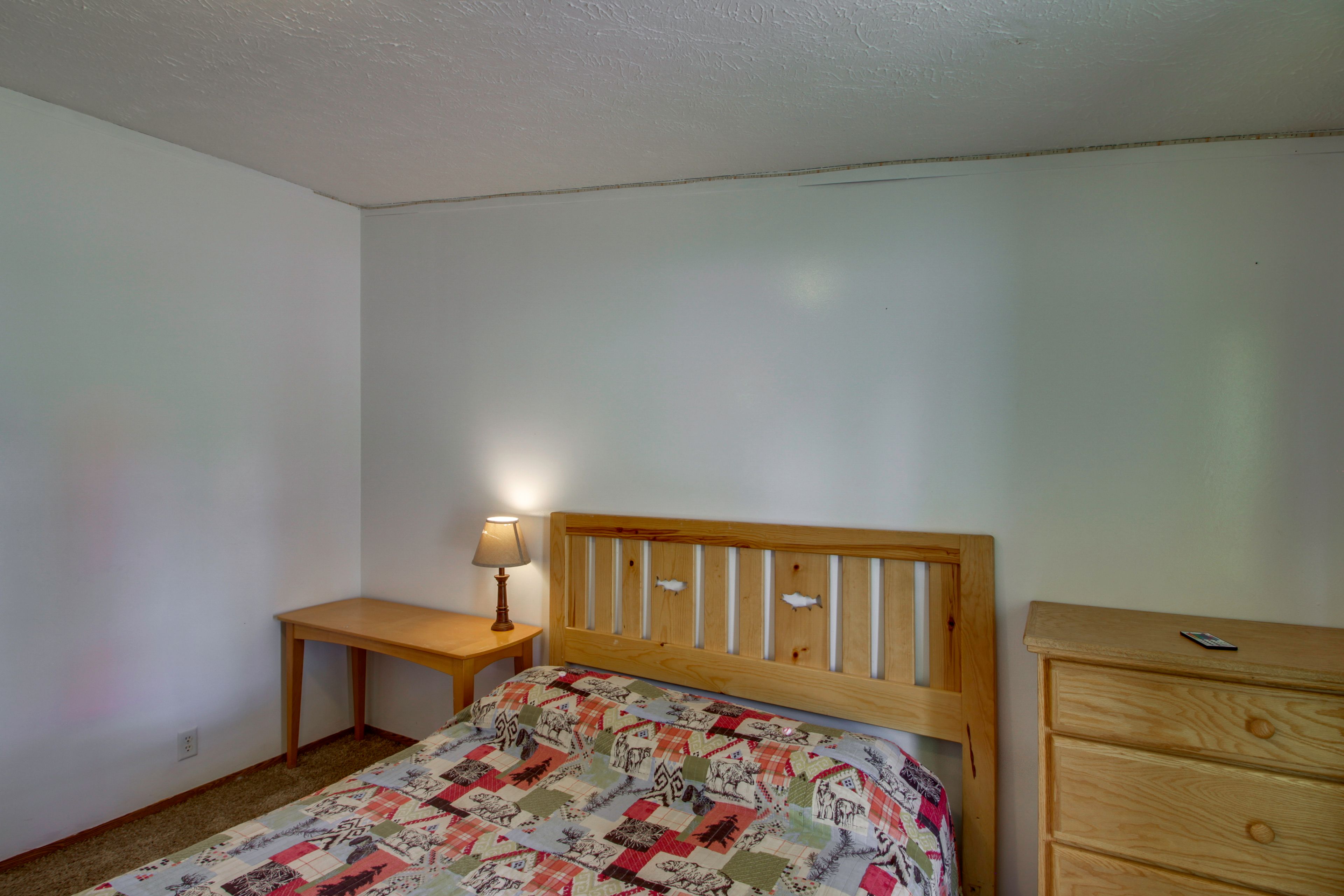 Bedroom 2 | Queen Bed